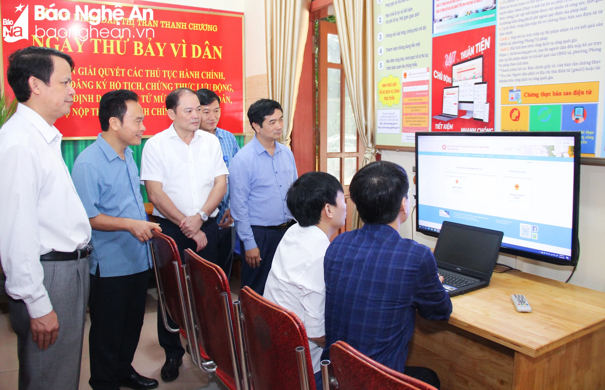 bna-mh-doan-cong-tac-cua-hdnd-tinh-va-so-noi-vu-kiem-tra-giam-sat-thuc-hien-cong-vu-cua-can-bo-cong-chuc-tai-thi-tran-huyen-thanh-chuong-anh-mai-hoa-618.jpg.webp