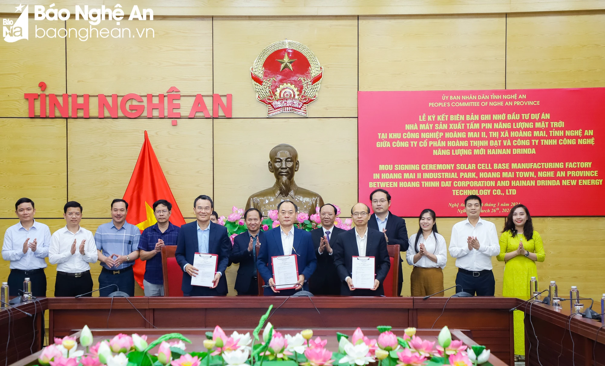 bna-lanh-dao-ubnd-tinh-chung-kien-le-ky-ket-bien-ban-ghi-nho-dau-tu-du-an-tai-kcn-hoang-mai-ii-giua-cong-ty-co-phan-hoang-thinh-dat-va-cong-ty-tnhh-cnnlm-hainan-drinda-3755.jpg.webp