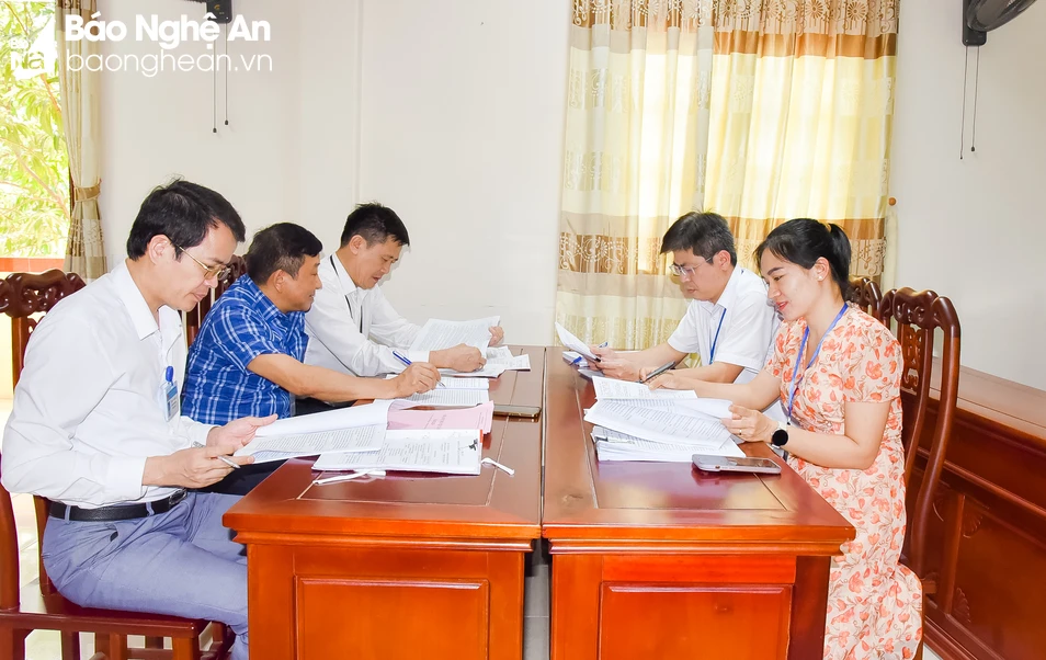 bna-can-bo-so-noi-vu-tham-dinh-de-an-vi-tri-viec-lam-cua-cac-don-vi-241.jpg.webp
