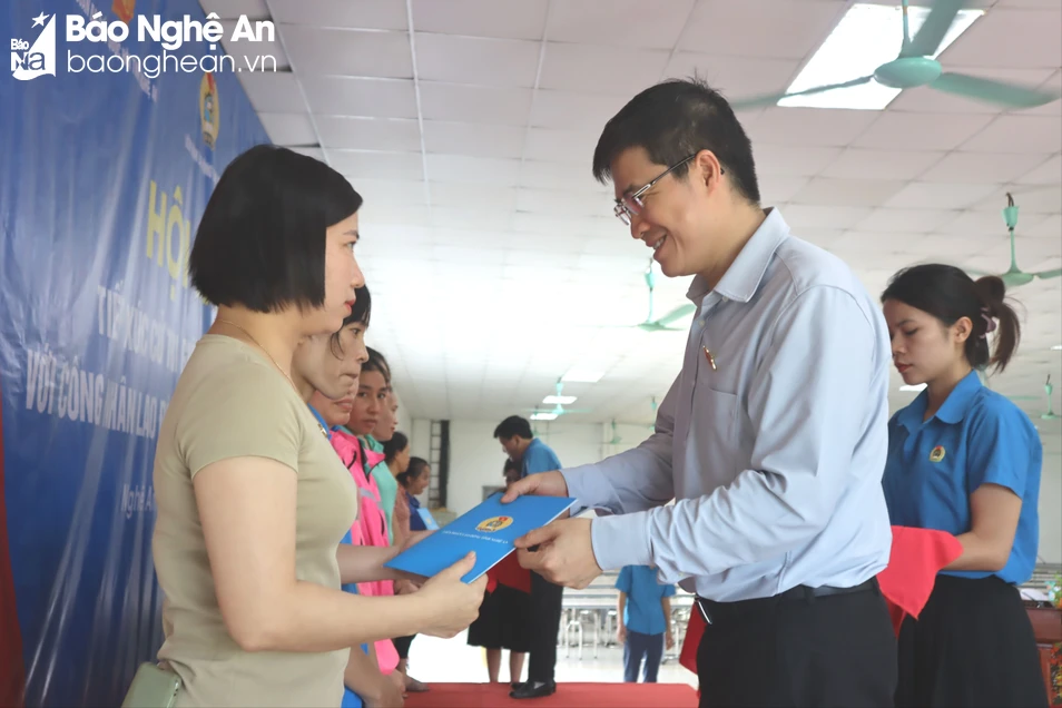bna-tiep-xuc-cu-tri-cong-nhan-dien-chau-anh-diep-thanh00008-3332.jpg.webp