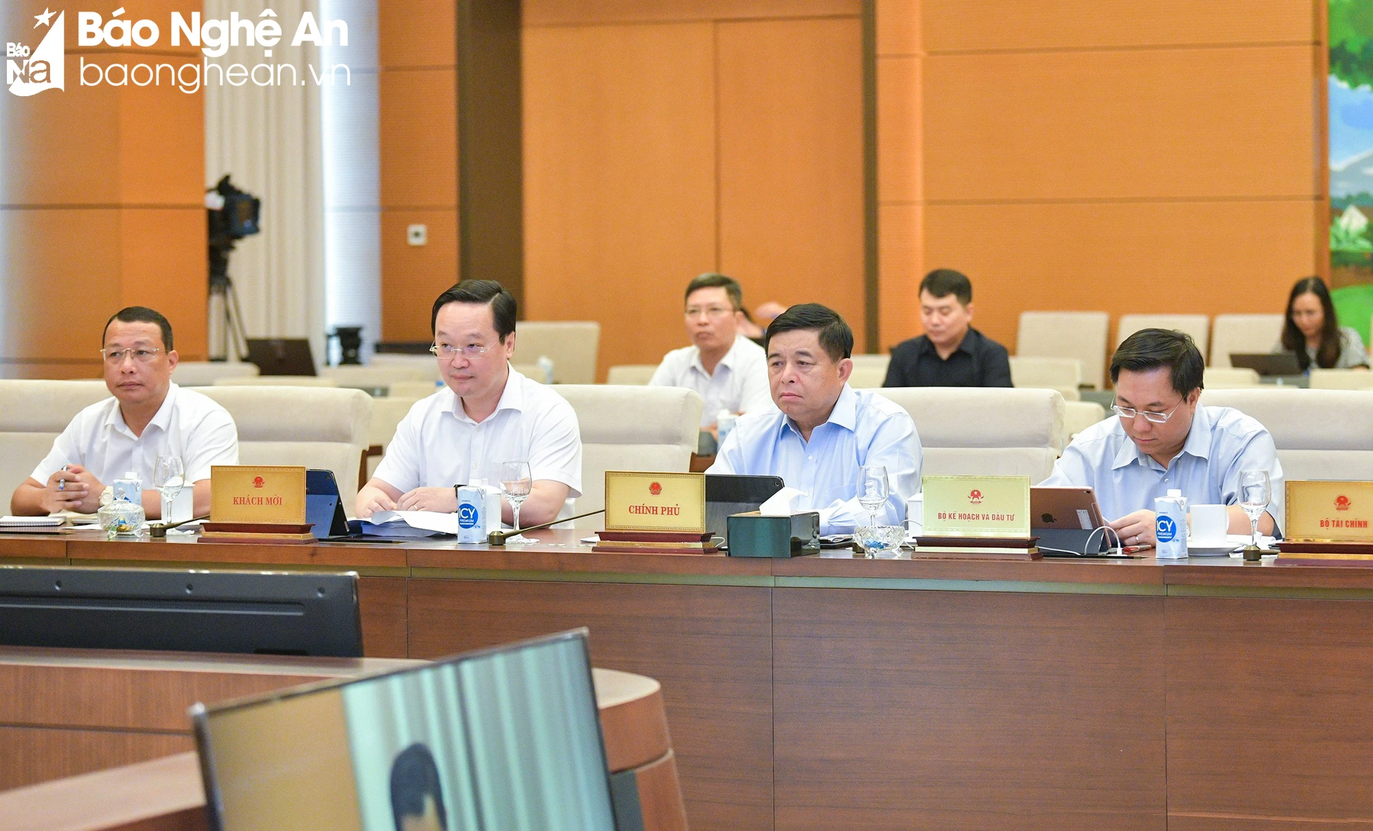 bna-lanh-dao-bo-ke-hoach-va-dau-tu-va-tinh-nghe-an-tai-ky-hop-thu-33-cua-uy-ban-thuong-vu-quoc-hoi-anh-lam-hien-4409.jpg.webp