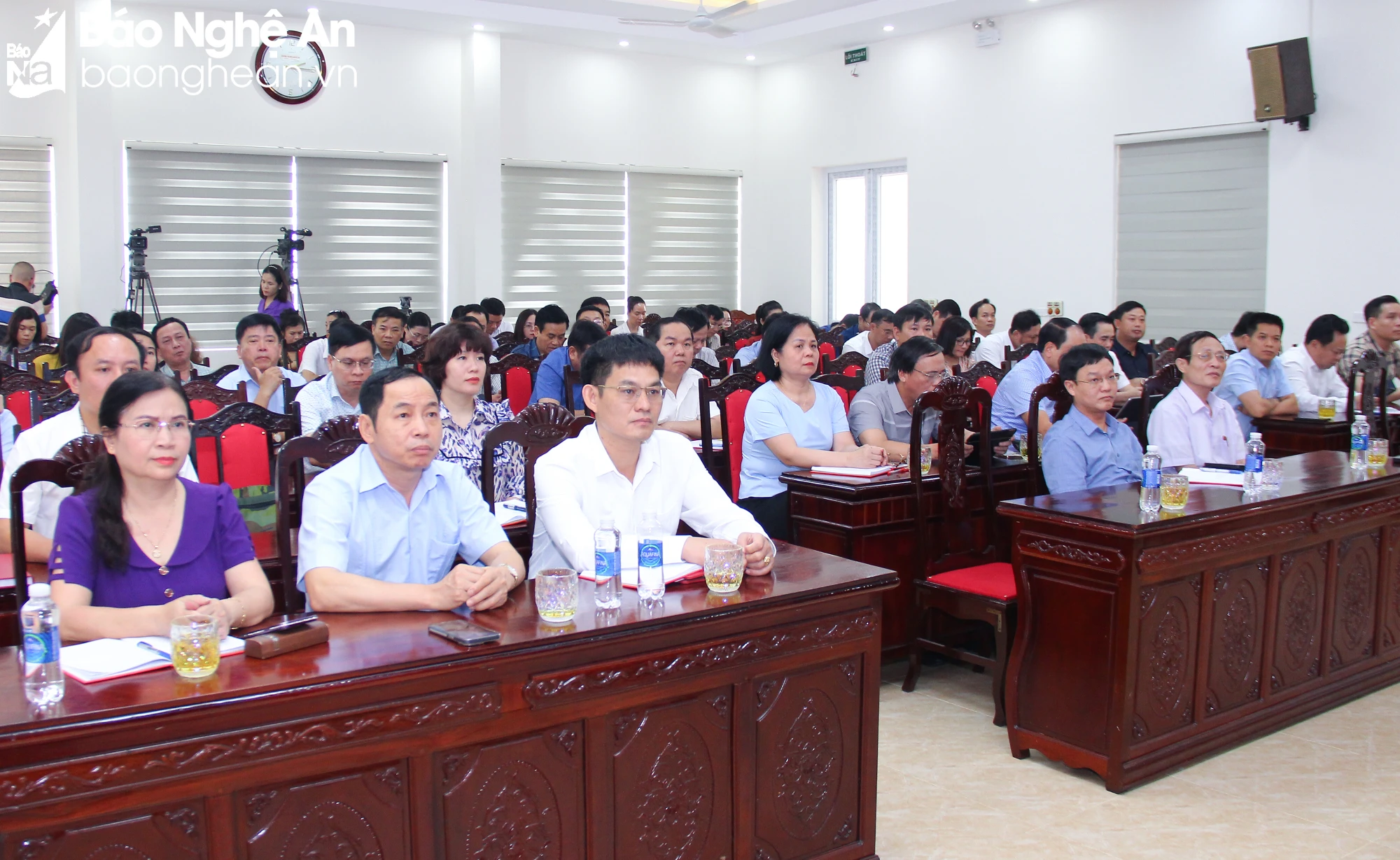 bna-mh16-2702.jpg.webp