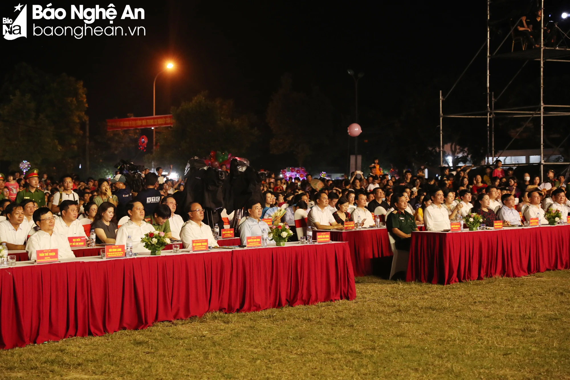 bna-cac-dai-bieu-tham-du-chuong-trinh-bieu-dien-nghe-thuat-dac-biet-be-mac-le-hoi-lang-sen-nam-2024-anh-duc-anh-2628.jpg.webp
