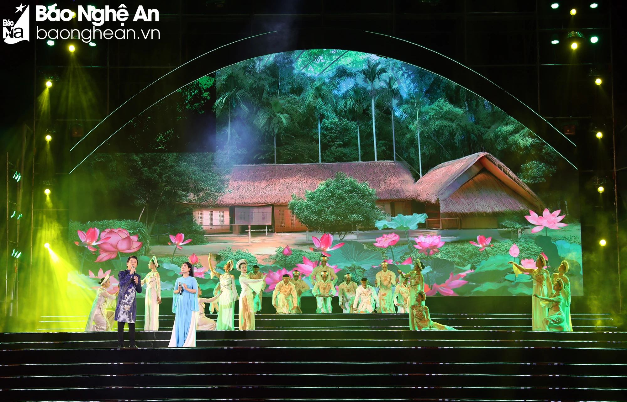 bna-chuong-trinh-nghe-thuat-dac-biet-gom-co-3-chuong-thang-nam-nho-bac-hoi-lang-ben-song-lam-va-tu-lang-sen-den-thanh-pho-ho-chi-minh-anh-duc-anh-3-6825.jpg.webp