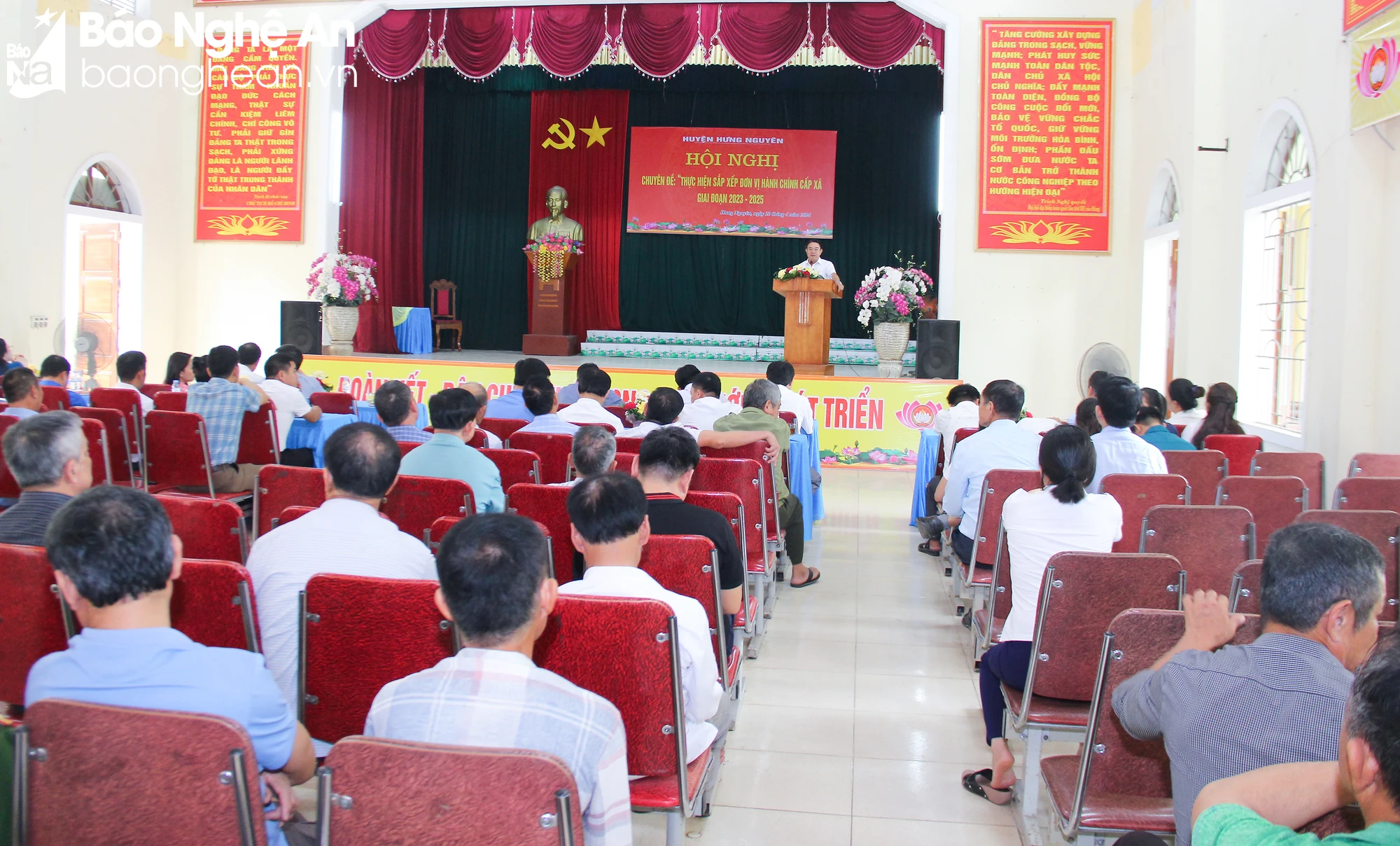 bna-quang-canh-hoi-nghi-tuyen-truyen-ve-sap-xep-don-vi-hanh-chinh-cap-xa-tai-xa-hung-tan-1264.jpg.webp