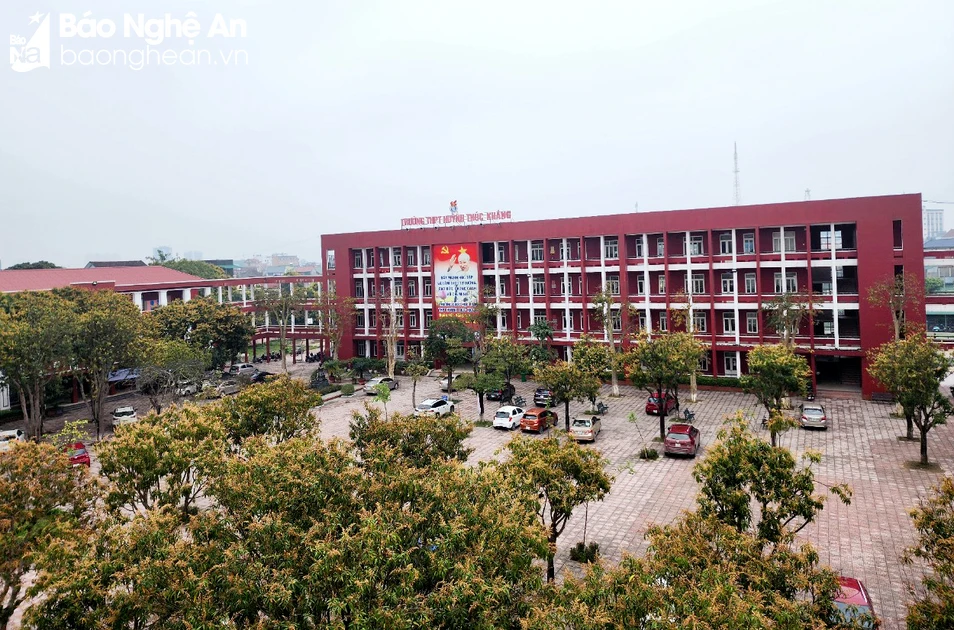 bna-truong-thpt-huynh-thuc-khang-6521.jpg.webp