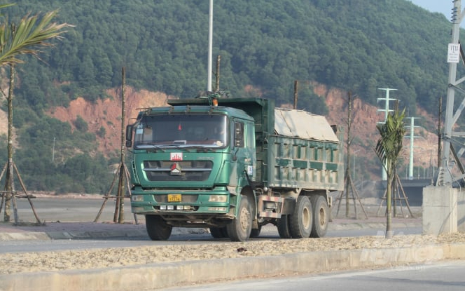 UBND thị xã Hoàng Mai trả lời về cử tri Trần Thanh Uyên, khối Tân Thành, phường Quỳnh thiện, thị xã Hoàng Mai về xe quá tải chở vật liệu gây ảnh hưởng đến cuộc sống của người dân