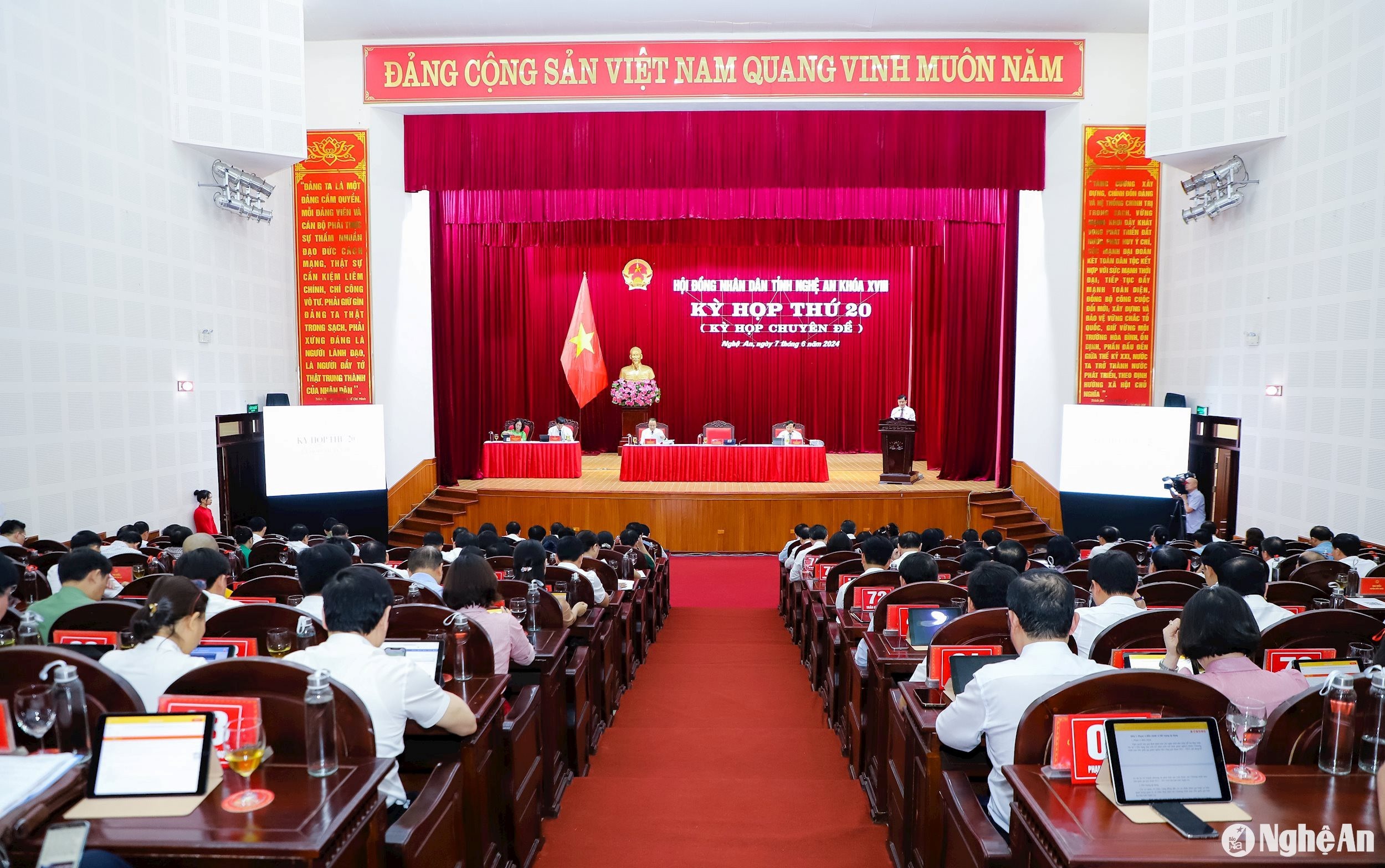 uang-canh-ky-hop-thu-20-hdnd-tinh-nghe-an-khoa-xviii.-an-pham-bang.jpg