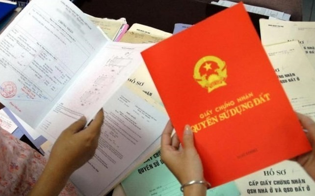 Ủy ban nhân dân thành phố Vinh trả lời cử tri Nguyễn Văn Thành, xóm Xuân Thịnh, xã Nghi Đức, thành phố Vinh về cấp giấy chứng nhận quyền sử dụng đất có nguồn gốc của đơn vị vận tải xăng dầu 7112