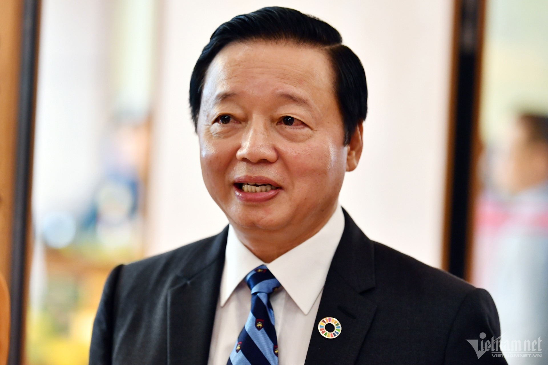 w-tran-hong-ha-81123-3269.jpg?width=0&s=t9hNGlGECr5tbp5Qtw8fFw