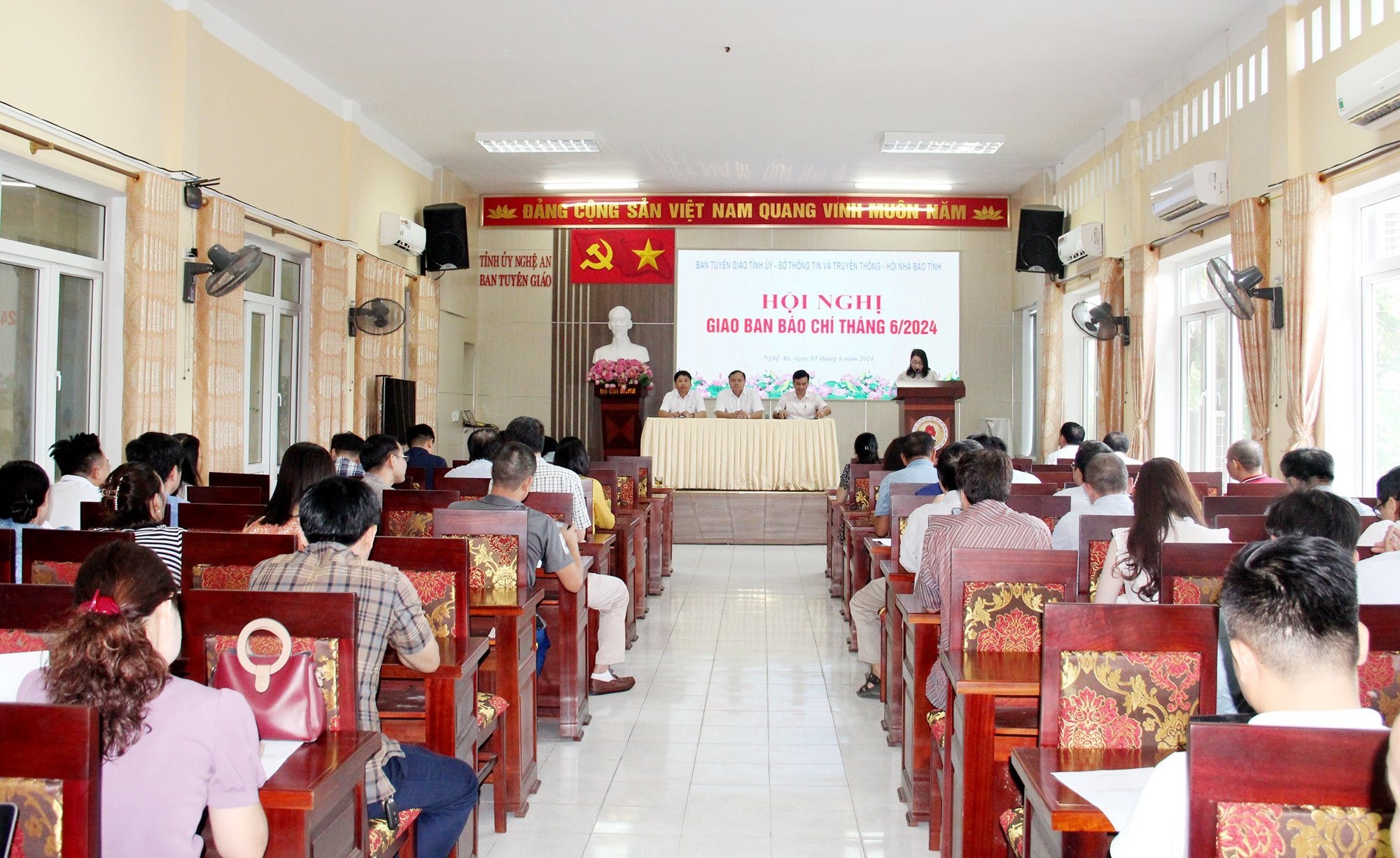 1.anh-toan-canh-hop-bao-cuoc-thi-bao-chi-dvk-42bf85c3b8f3c4f76f64bdb84b029cd2.jpg