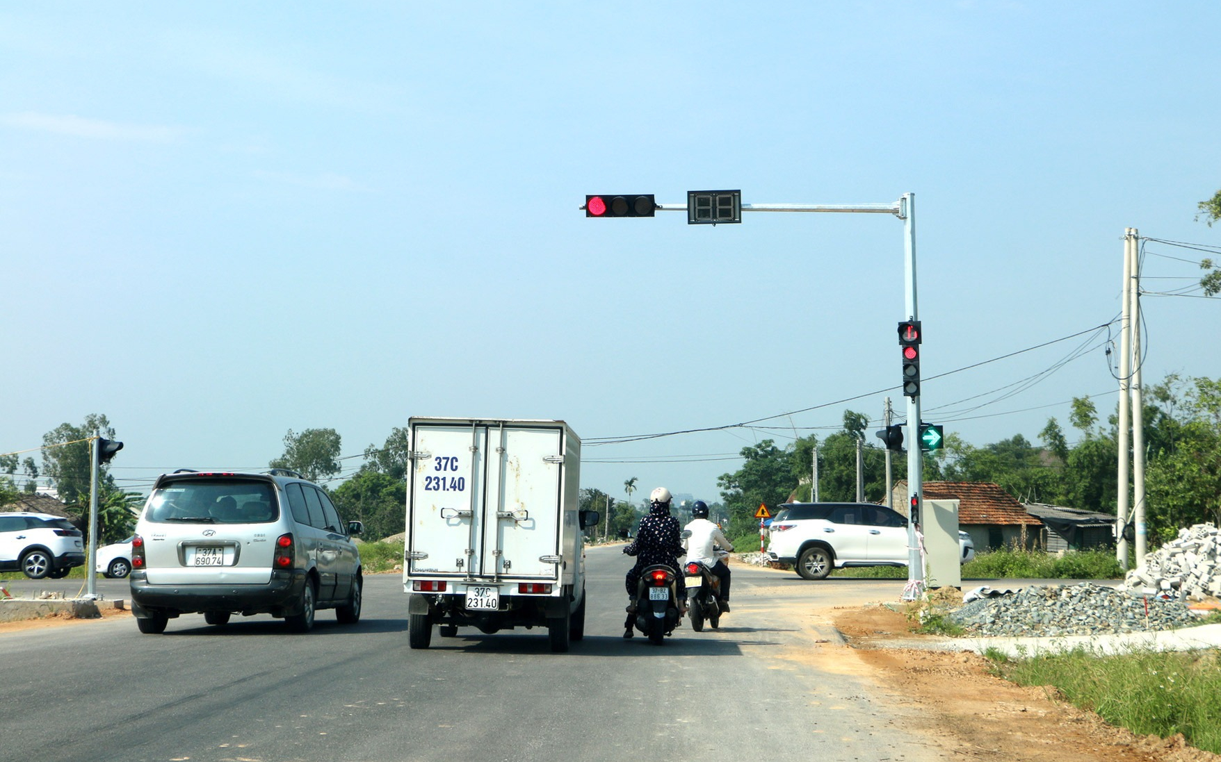 Ủy ban nhân dân thành phố Vinh trả lời cử tri Nguyễn Hồng Sơn, xóm Xuân Trường, xã Nghi Đức, thành phố Vinh về tình trạng xe quá khổ, quá tải chạy quá tốc độ