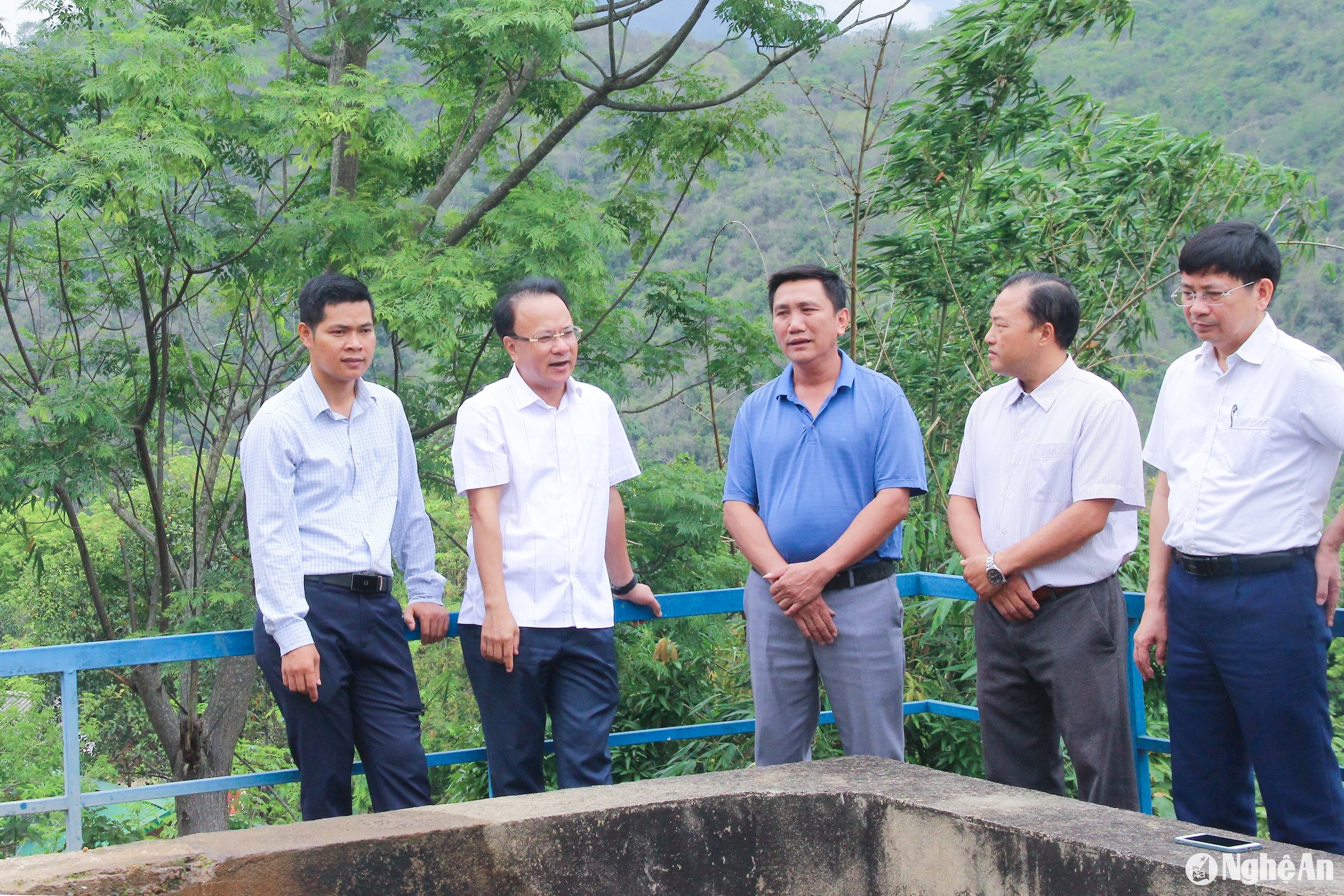 bna_-doan-giam-sat-cua-hdnd-tinh-trao-doi-voi-lanh-dao-huyen-ky-son-lien-quan-den-viec-thuc-hien-cac-chi-tieu-kinh-te-xa-hoi.-anh-mai-hoa.jpg