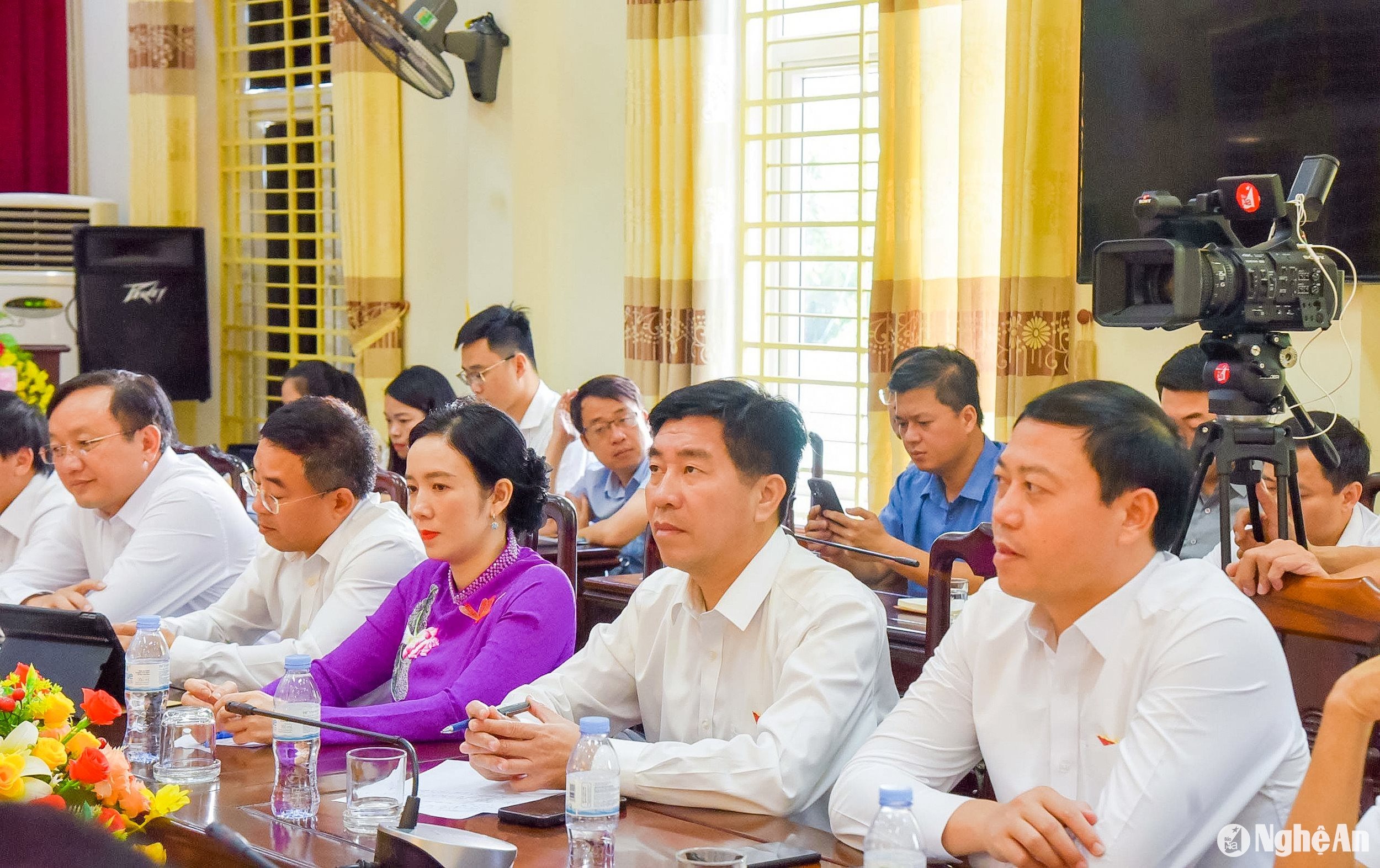 dai-bieu-tham-du.jpg