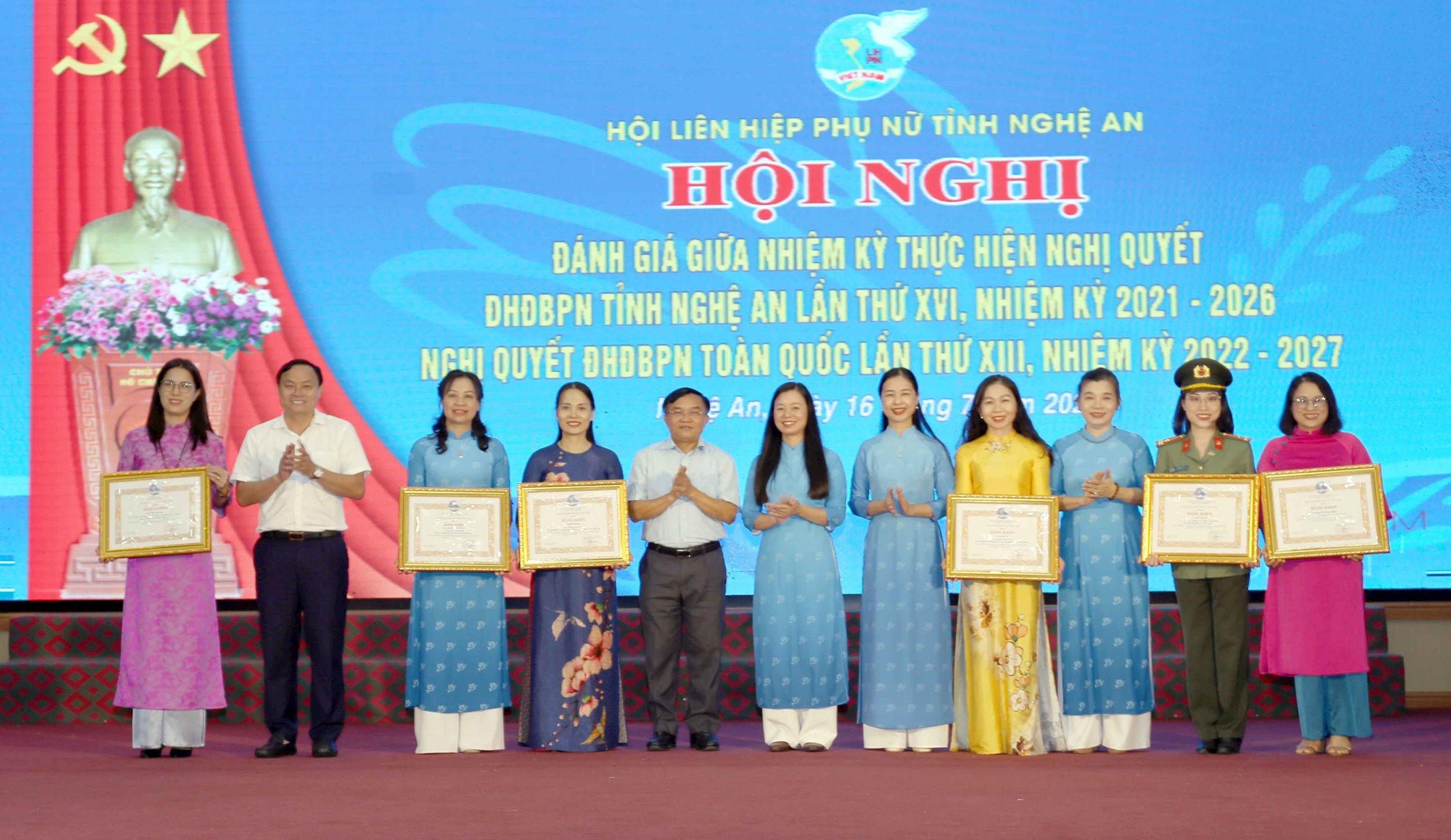 khen-thuong-2.jpg