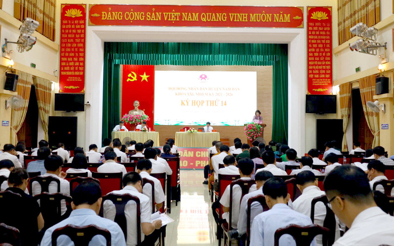 Nam Đàn: Tổ chức thành công Kỳ họp thứ 14 HĐND huyện khoá XXI