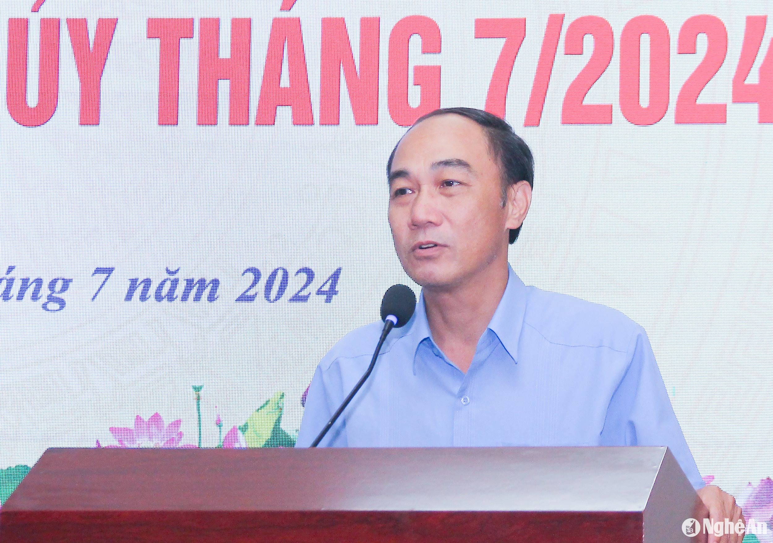 bna_-dong-chi-tran-quoc-khanh-pho-truong-ban-tuyen-giao-tinh-uy-dinh-huong-noi-dung-tuyen-truyen.-anh-mai-hoa.jpg