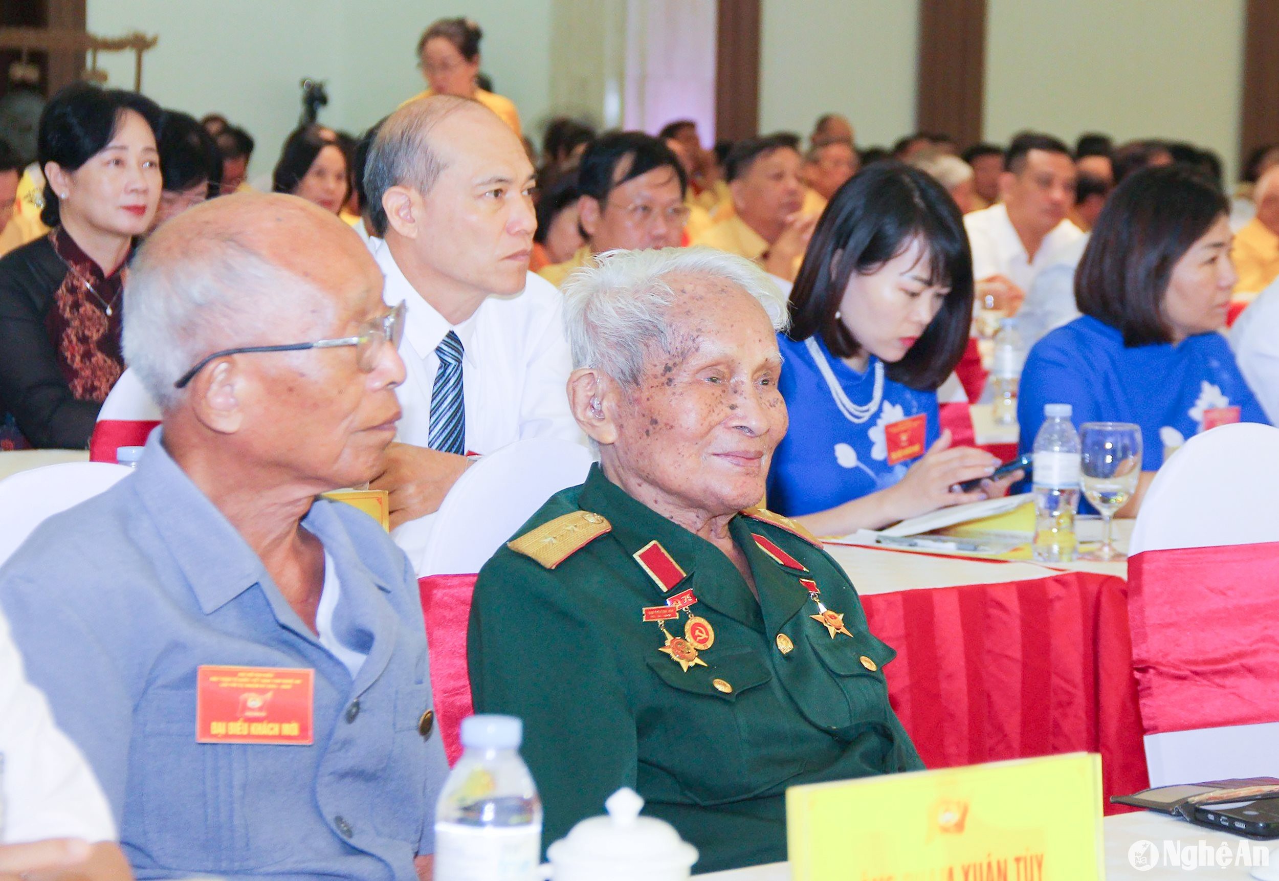 bna_-thieu-tuong-nguyen-quoc-thuoc-va-nguyen-lanh-dao-tinh-tham-du-dai-hoi.-anh-mai-hoa.jpg