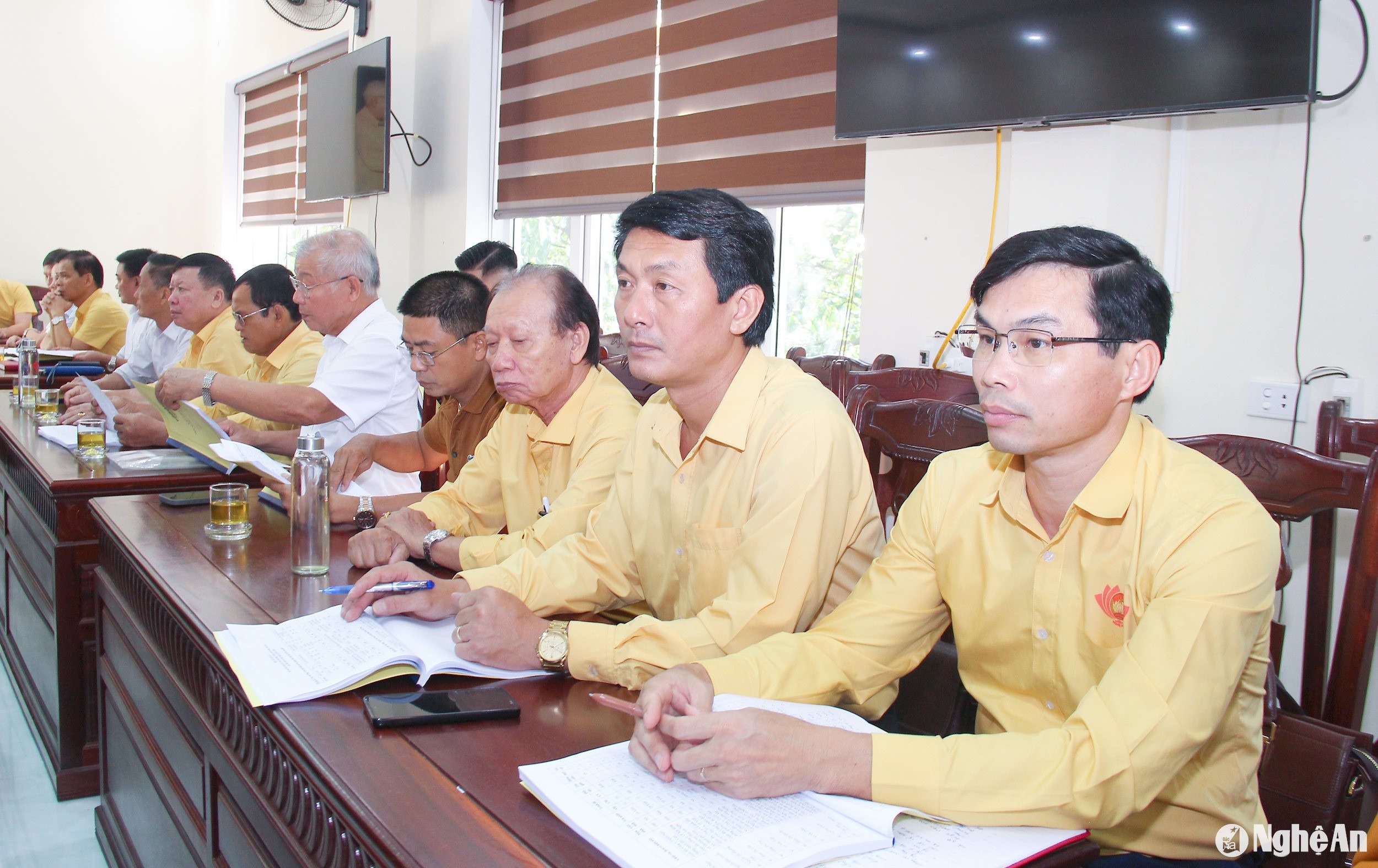 bna_-cac-vi-uy-vien-uy-ban-mttq-tinh-tham-gia-hoi-nghi.-.jpg