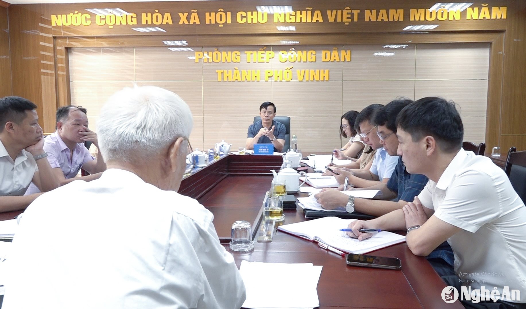 bna_-chu-tich-ubnd-thanh-pho-vinh-tiep-cong-dan-giai-quyet-don-thu-cua-nguoi-dan.-anh-cscc.jpg