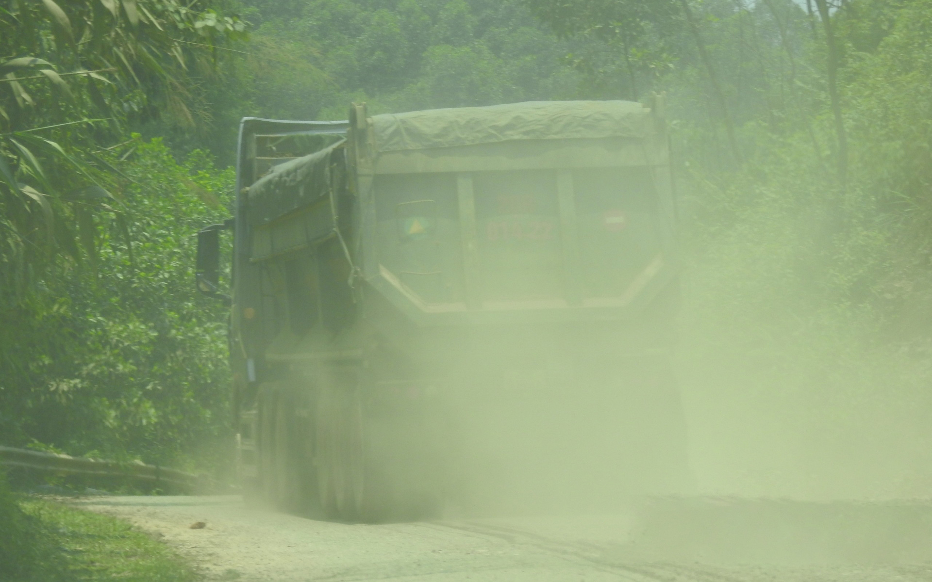 Công an tỉnh trả lời cử tri xã Lưu Kiền và các xã dọc Quốc lộ 7A, huyện Tương Dương về việc xử lý xe chở quặng gây mất an toàn giao thông