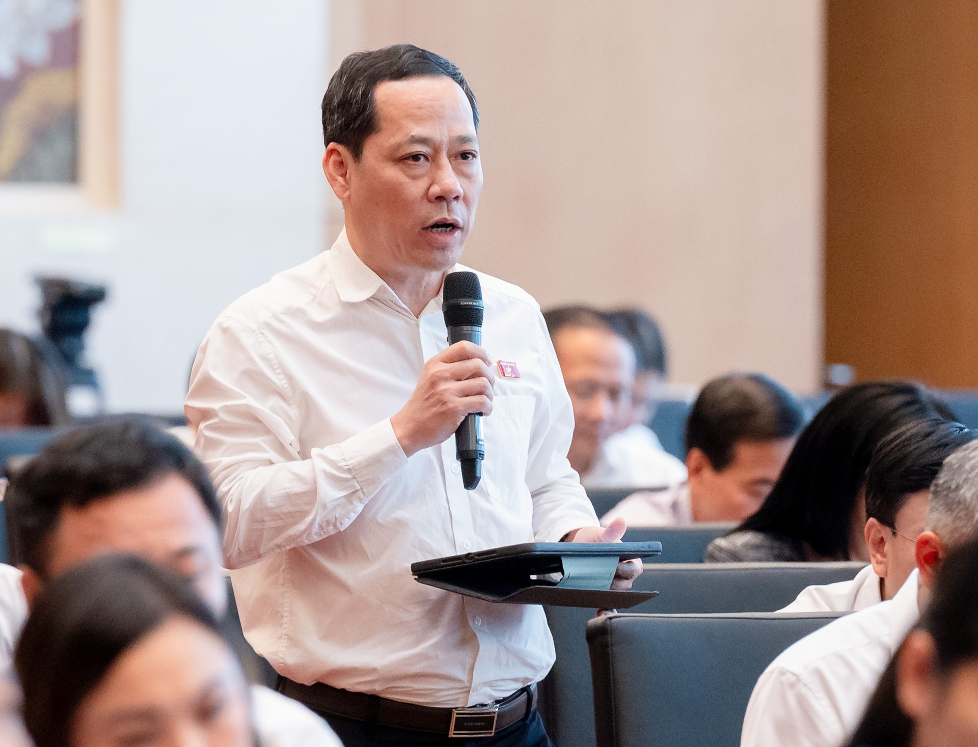 tran-nhat-minh-2383.jpg?width=0&s=ecRuXlzmlK9eWQRZz_B-iA