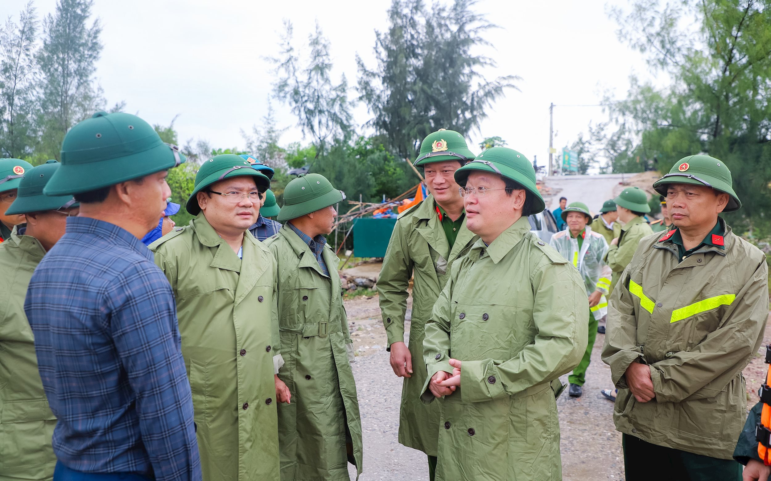 Chủ tịch UBND tỉnh Nghệ An Nguyễn Đức Trung kiểm tra, chỉ đạo công tác ứng phó với bão số 3