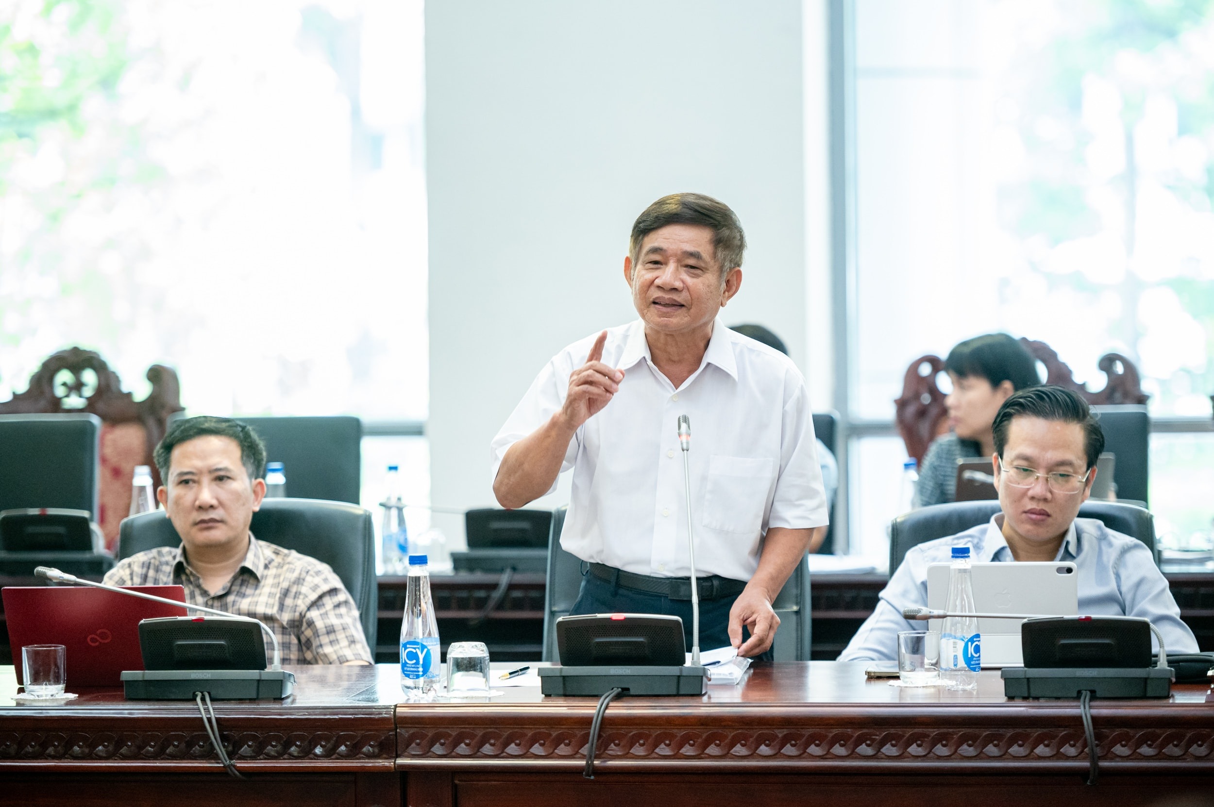 z61_3558-dai-dien-ban-soan-thao.jpg