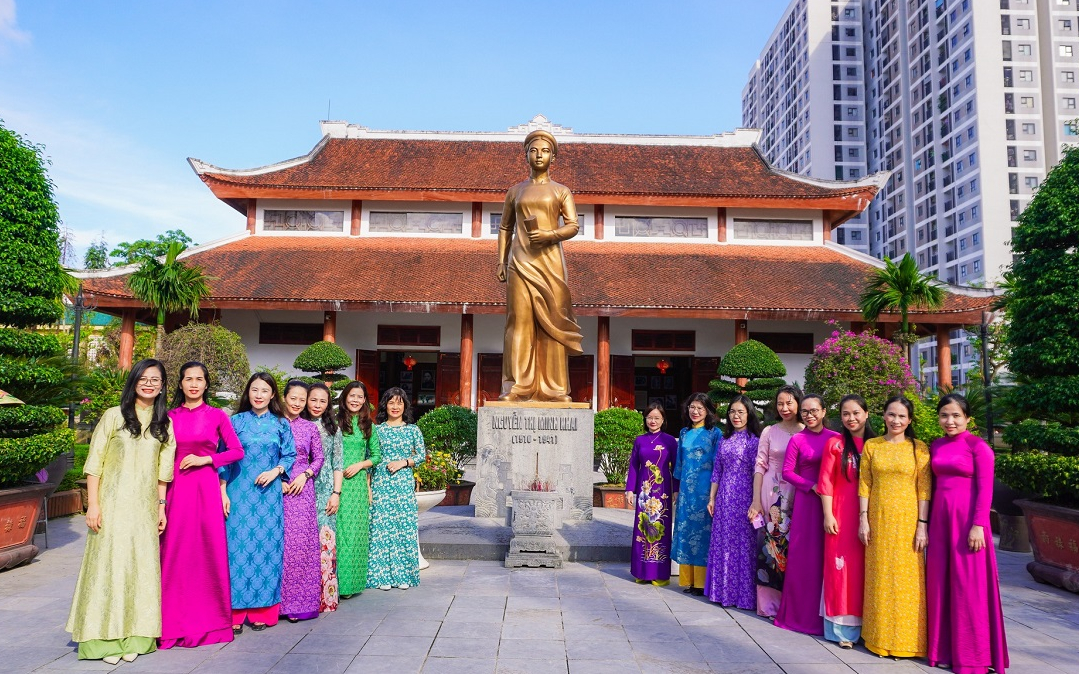 Văn phòng Đoàn đại biểu Quốc hội và HĐND tỉnh dâng hương tưởng niệm đồng chí Nguyễn Thị Minh Khai