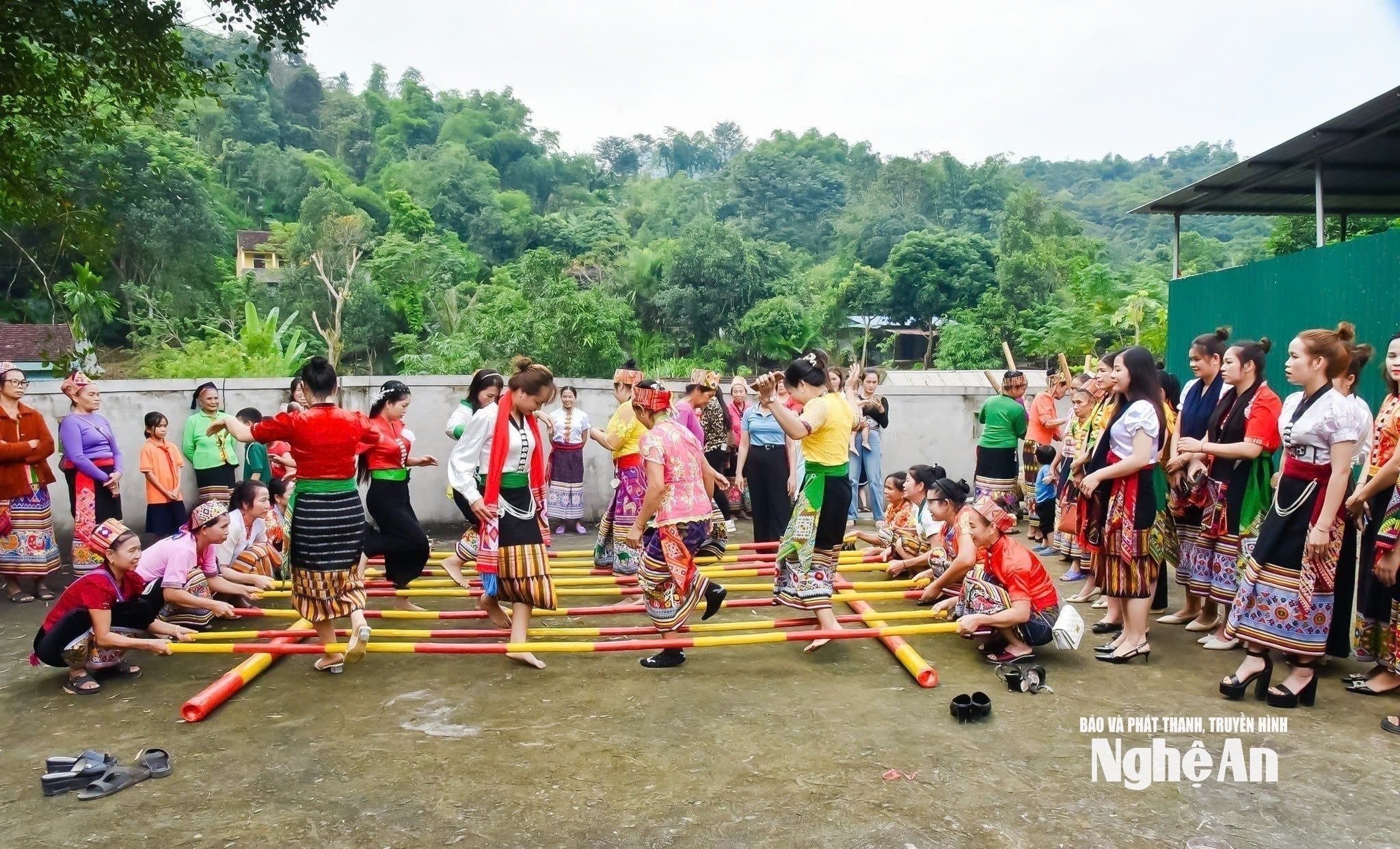 bna_cham-lo-doi-song-tinh-than-van-hoa-tinh-than-cho-nguoi-dan-vung-dong-bao-dan-toc-thieu-so.-anh-t.l.jpg