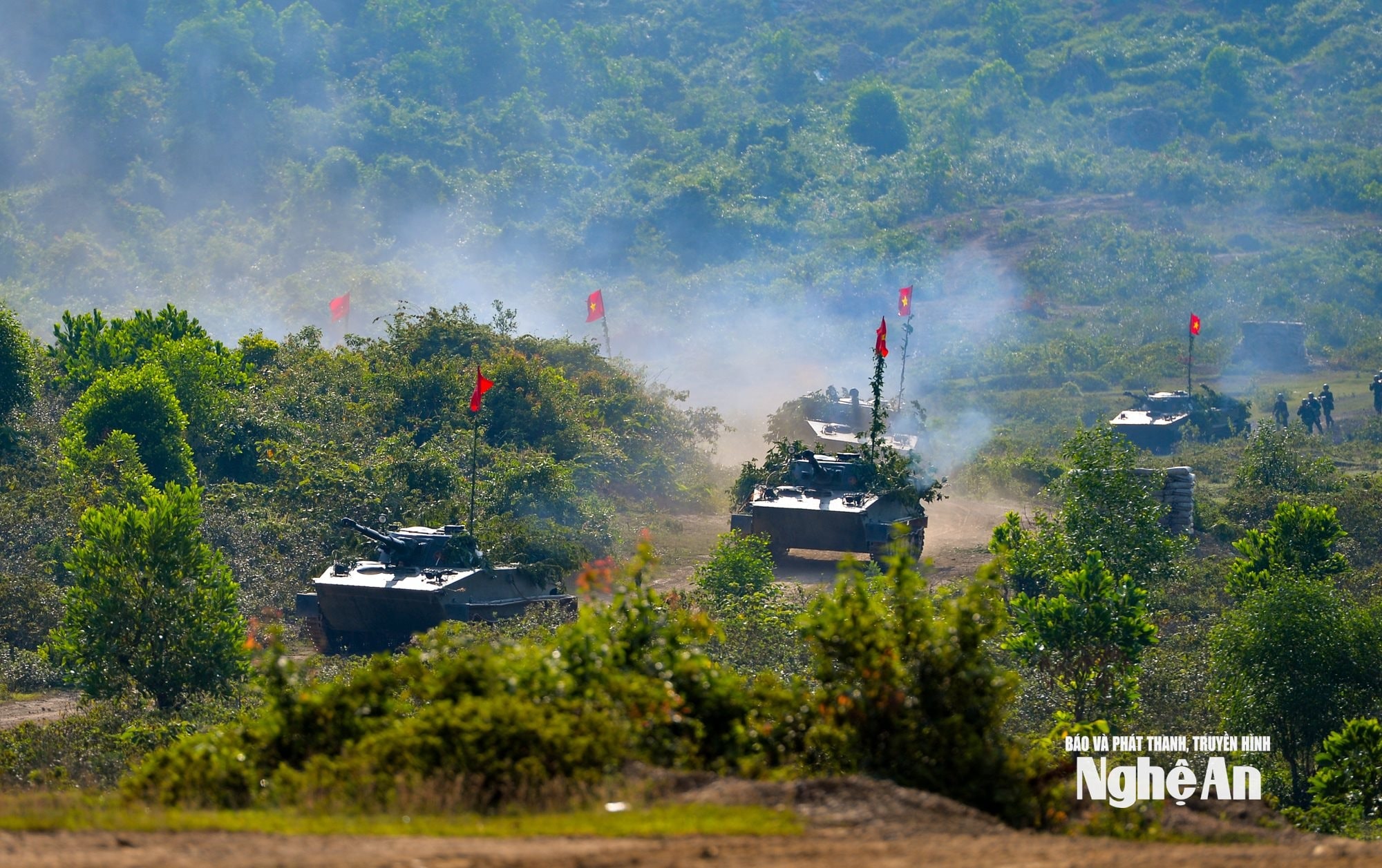 bna_thuc-hanh-danh-dich-do-bo-duong-khong-trong-dien-tap-khu-vuc-phong-thu-tinh-nghe-an.-anh-bo-chqs-tinh.jpg