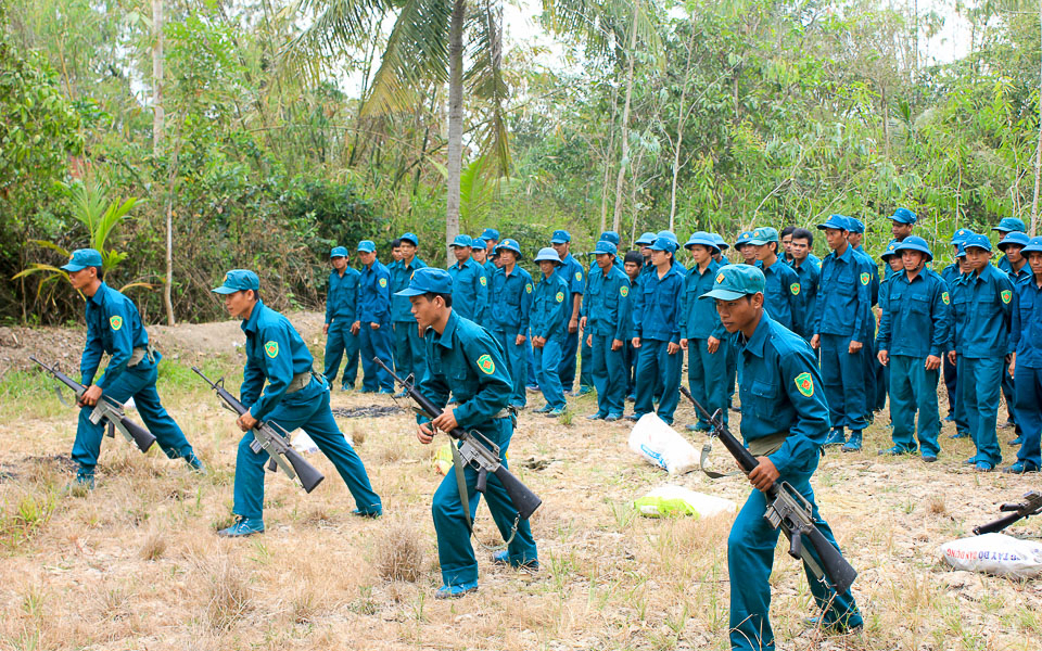 Cử tri Con Cuông kiến nghị đảm bảo quyền lợi chế độ cho dân quân tự vệ khi huấn luyện, diễn tập