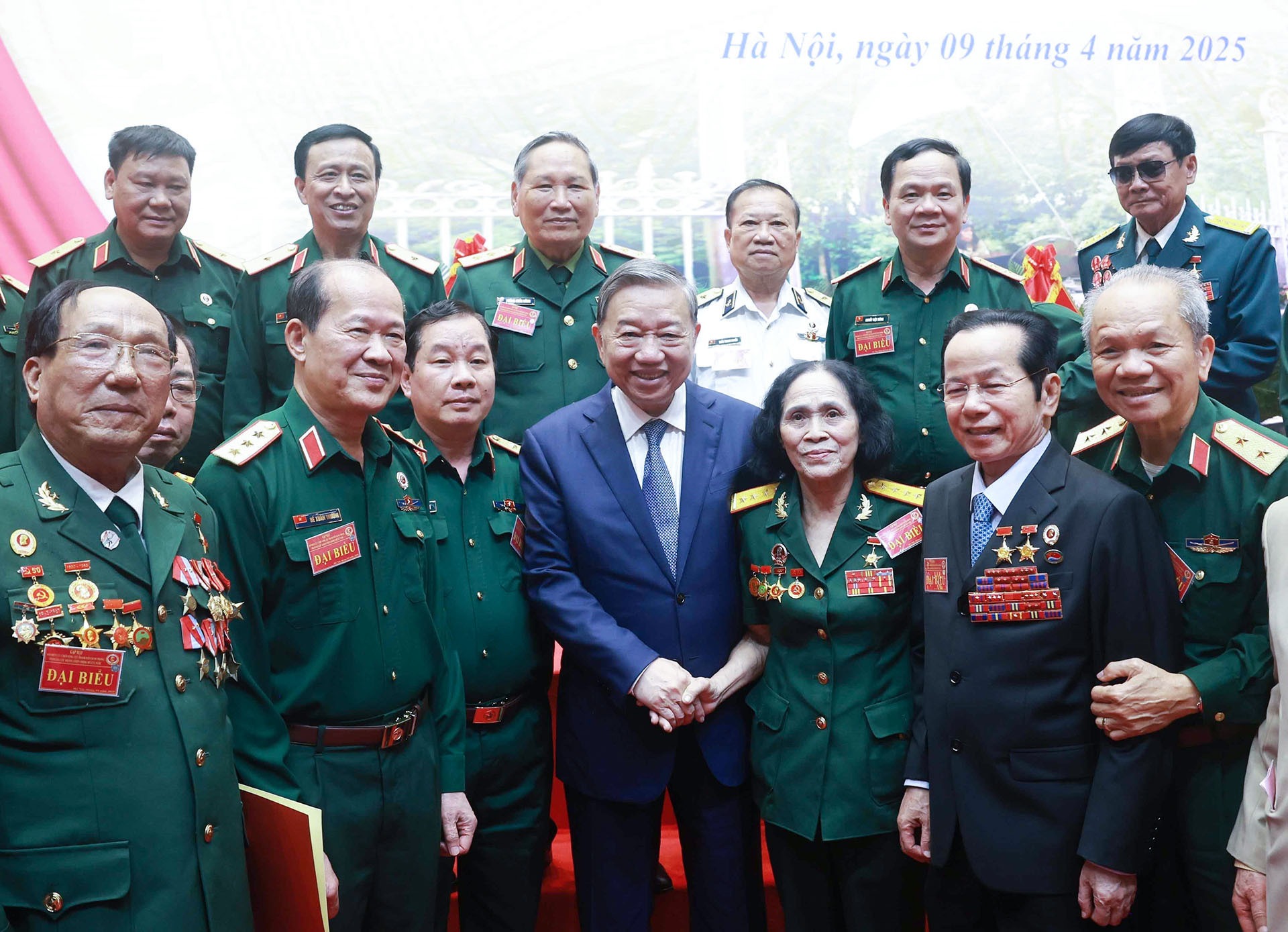 vna-potal-tong-bi-thu-gap-mat-cuu-chien-binh-thanh-nien-xung-phong-tham-gia-khang-chien-chong-my-7961699-75040-4178.jpg?width=0&s=Vlu_5X3nMxFdh1-kjWFZOQ