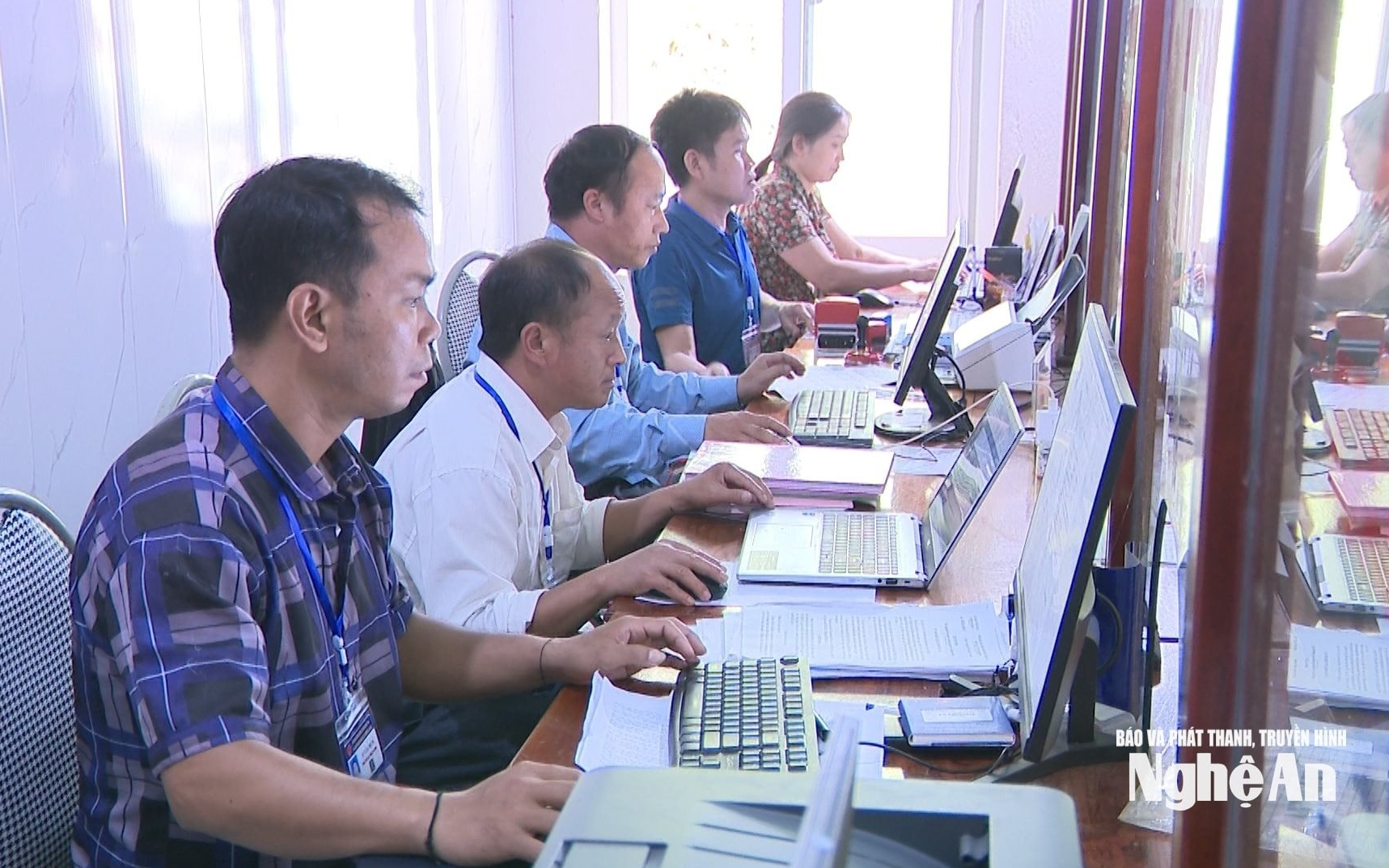 Kiện toàn đội ngũ cán bộ cấp xã - chìa khóa vận hành hiệu quả chính quyền 2 cấp