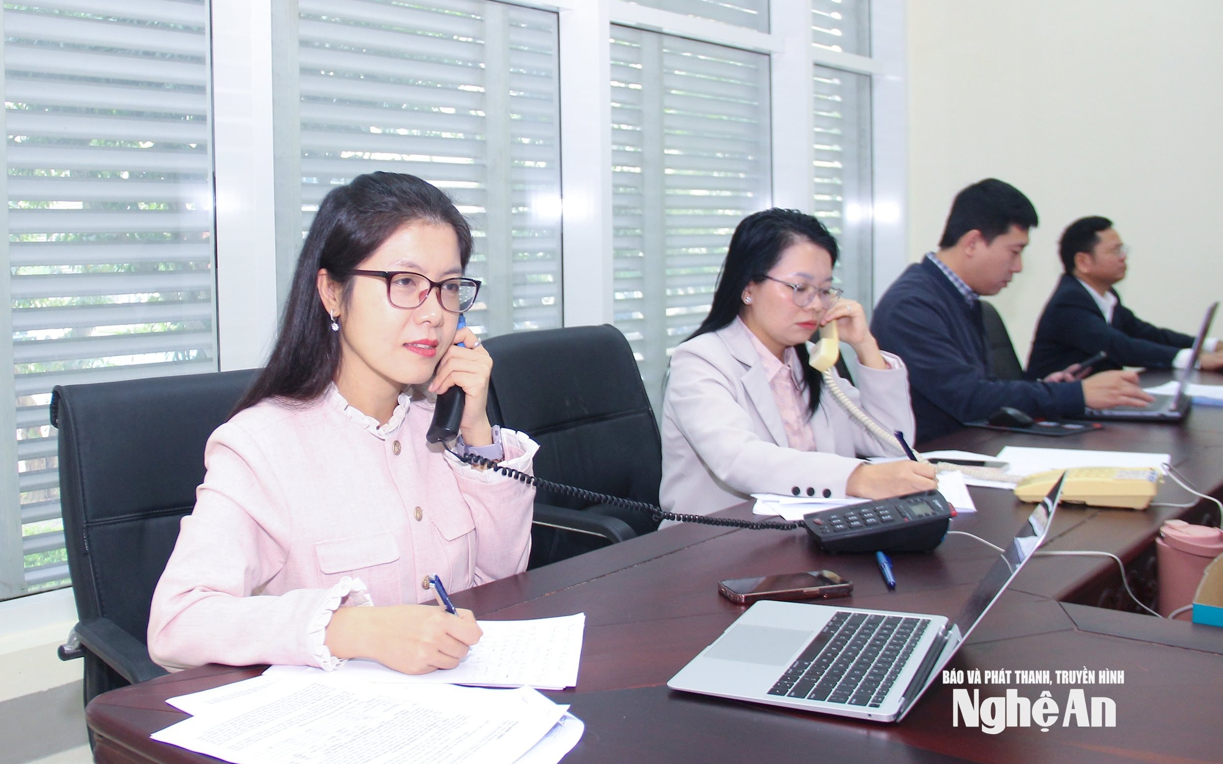 20 lượt cử tri gửi ý kiến qua điện thoại trực tuyến đến Kỳ họp thứ 35, HĐND tỉnh Nghệ An