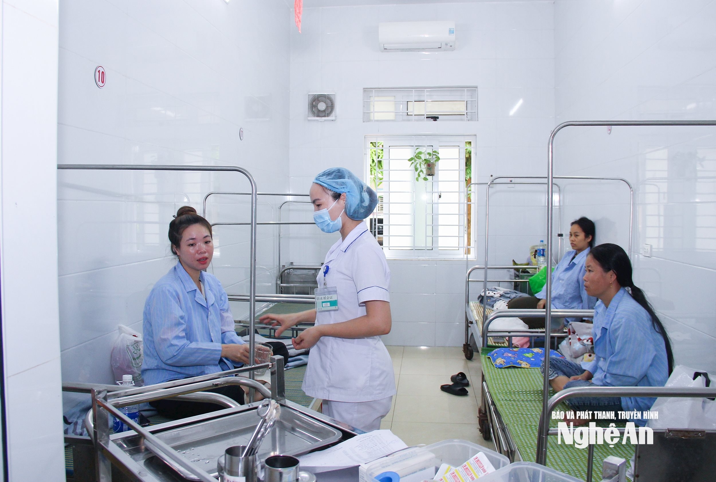 bna_-cham-soc-y-te-tai-benh-vien-da-khoa-dien-chau.-anh-mai-hoa.jpg