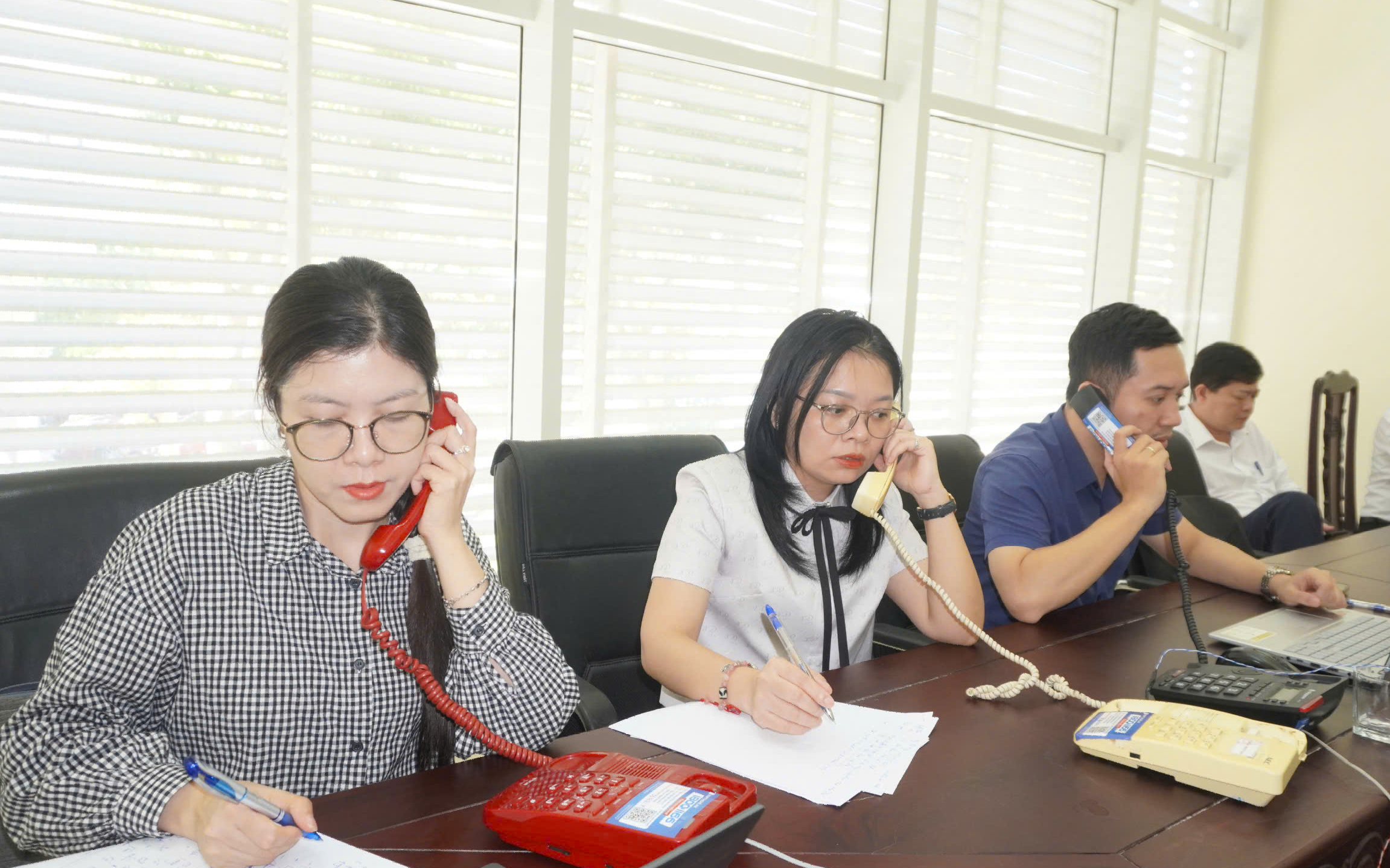 Đường dây nóng Kỳ họp thứ 35 HĐND tỉnh Nghệ An: "Nóng" chuyện đất đai và chế độ chính sách mới