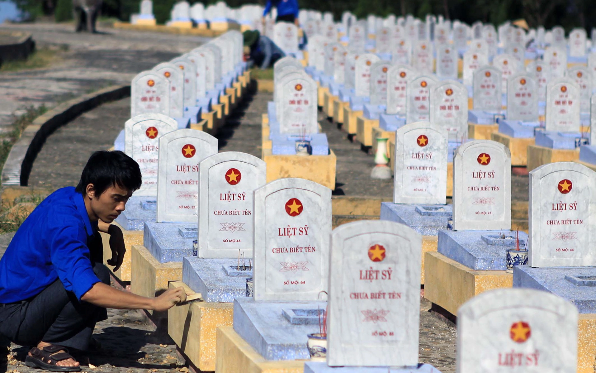 Trả lời kiến nghị cử tri thị xã Cửa Lò về chế độ thờ cúng liệt sỹ cho thân nhân hoặc người thờ cúng liệt sỹ