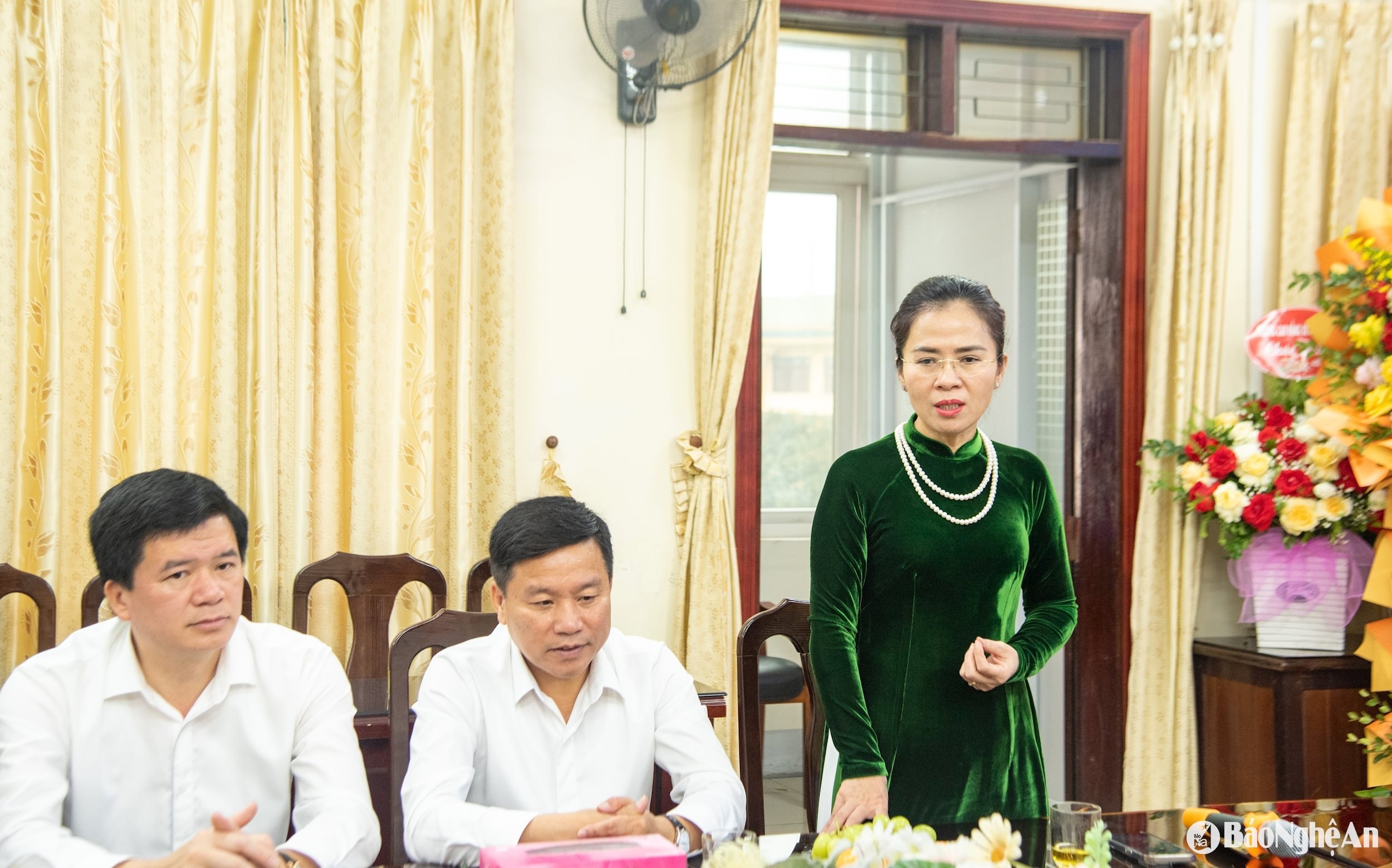 bna_pho-bi-thu-tinh-uy-vo-thi-minh-sinh-chuc-mung-tinh-doan-3-.jpg