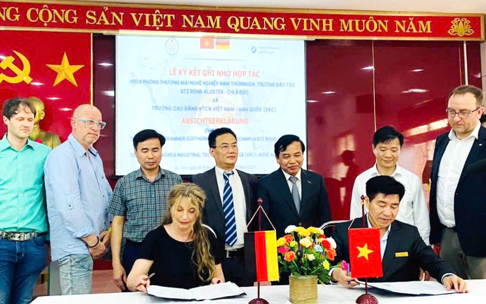 Trường Cao đẳng Kỹ thuật Công nghiệp Việt Nam - Hàn Quốc ký kết với đối tác Đức