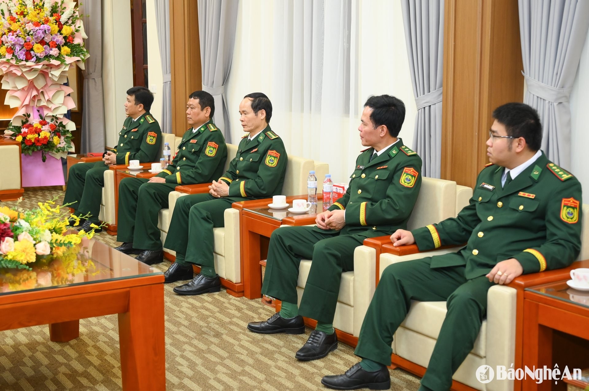 bna_dc-hoang-nghia-hieu-chuc-mung-bien-phong-tinh4.jpg