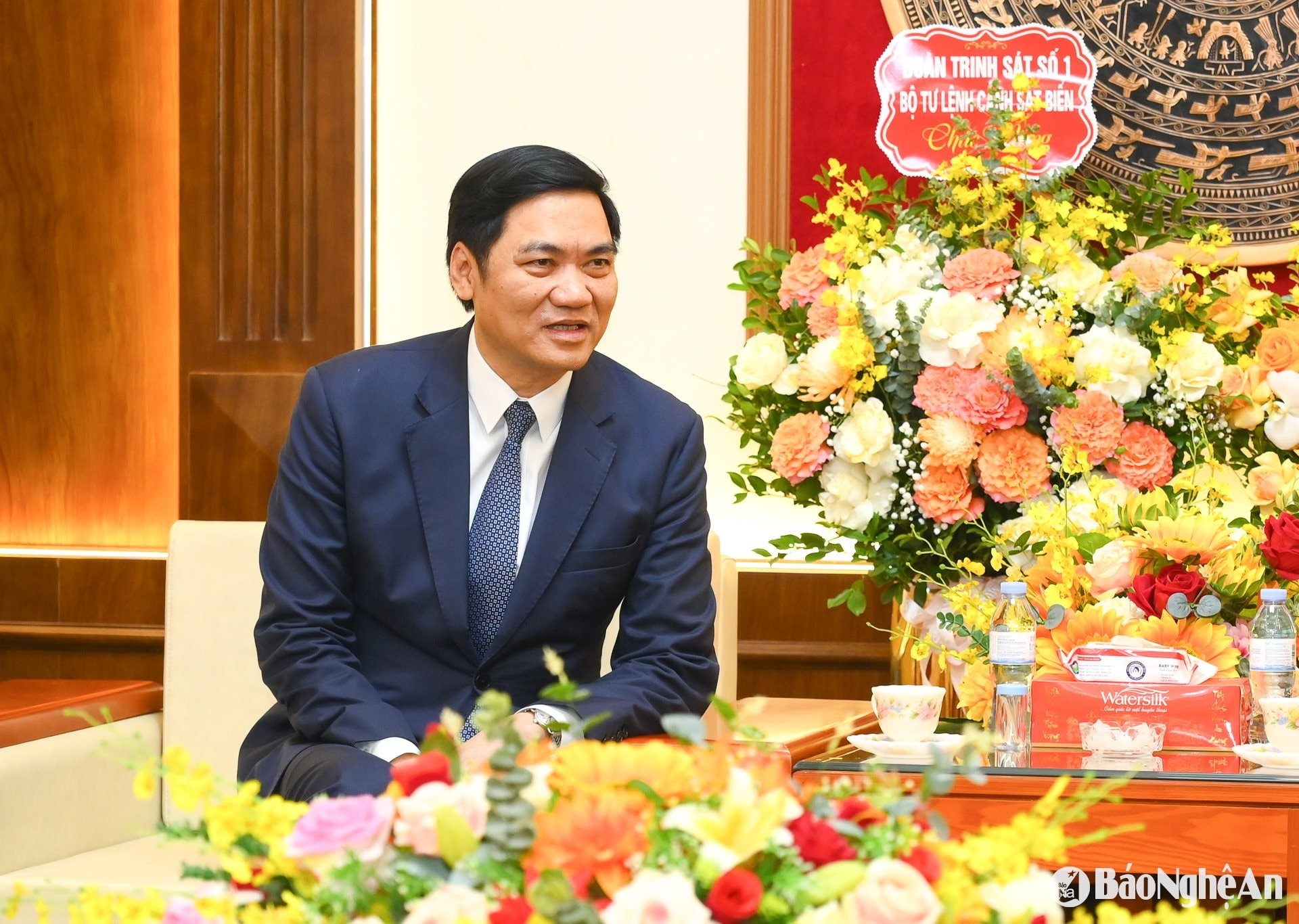 bna_dc-hoang-nghia-hieu-chuc-mung-bien-phong-tinh6.jpg