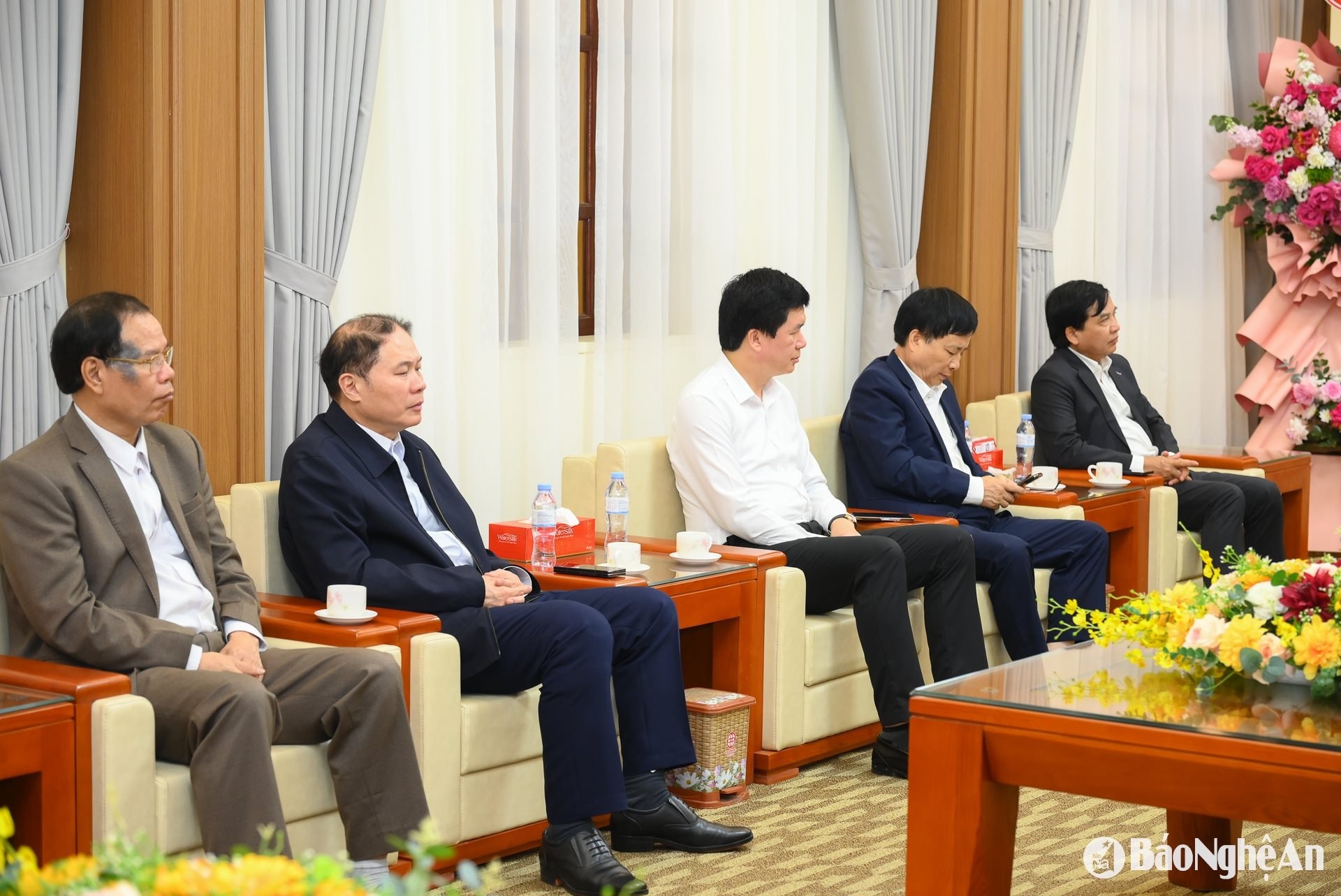 bna_dc-hoang-nghia-hieu-chuc-mung-bien-phong-tinh7.jpg