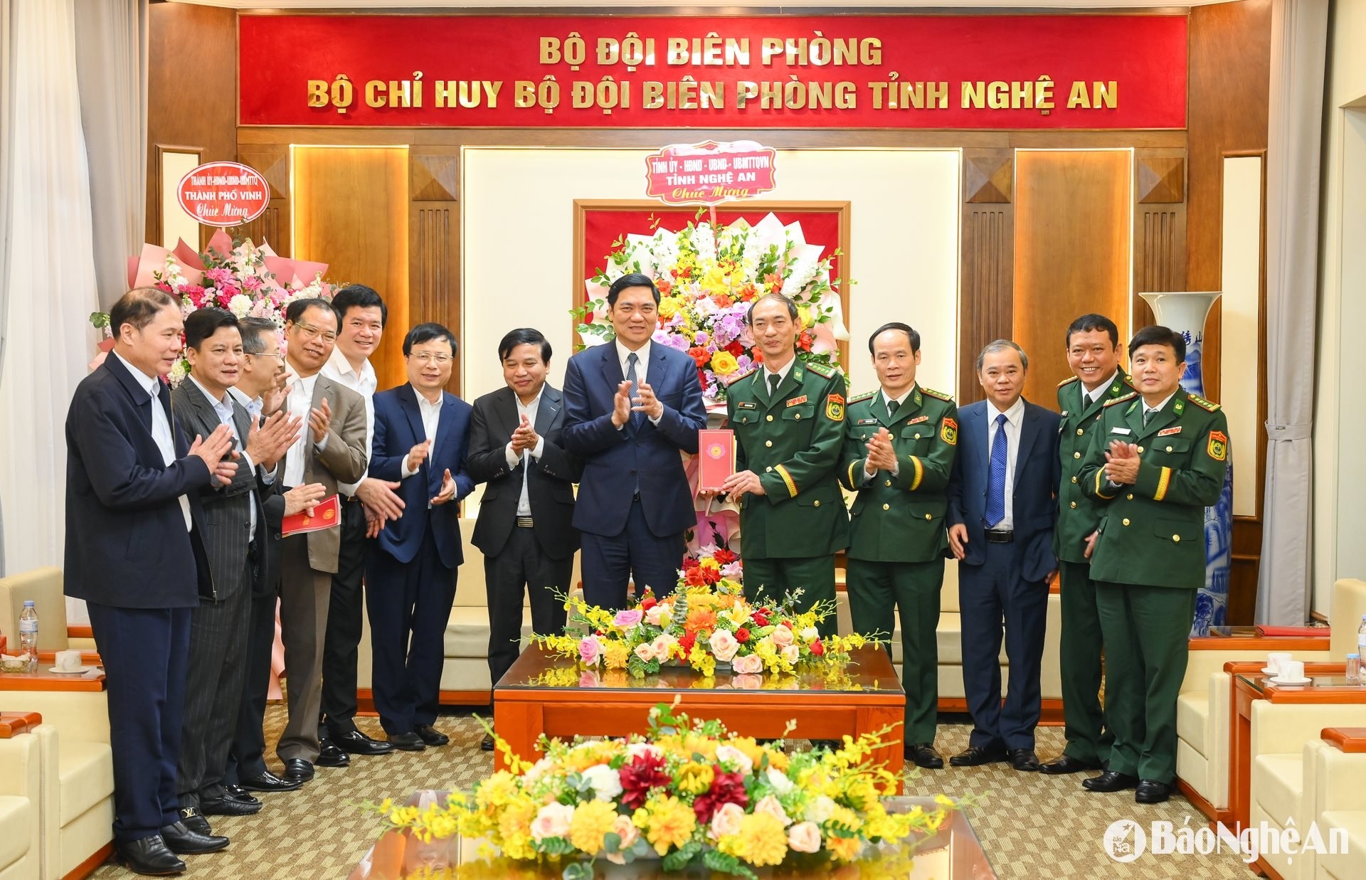bna_dc-hoang-nghia-hieu-chuc-mung-bien-phong-tinh8.jpg