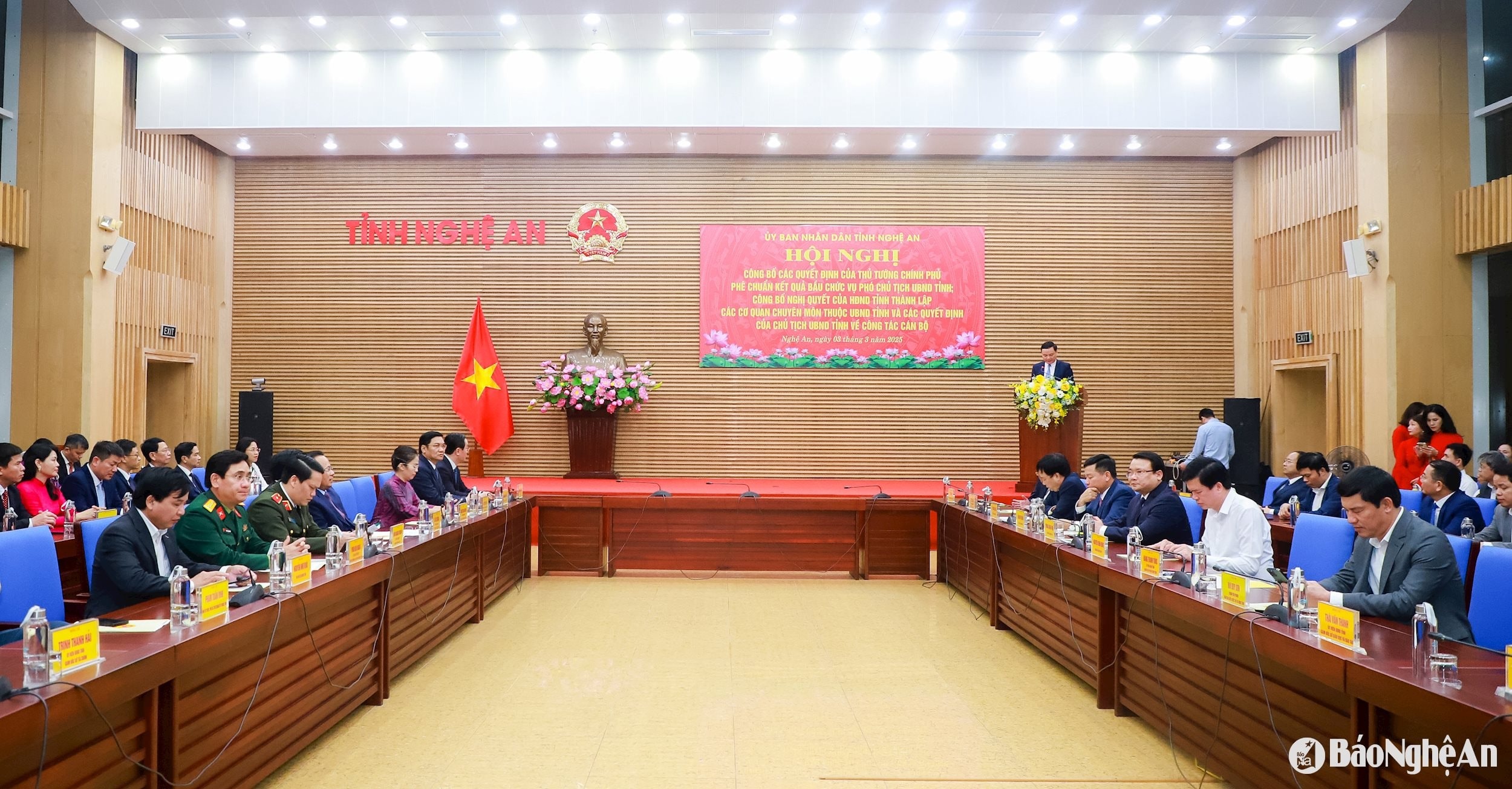 bna_quang-canh-hoi-nghi-cong-bo-cac-quyet-dinh.jpg