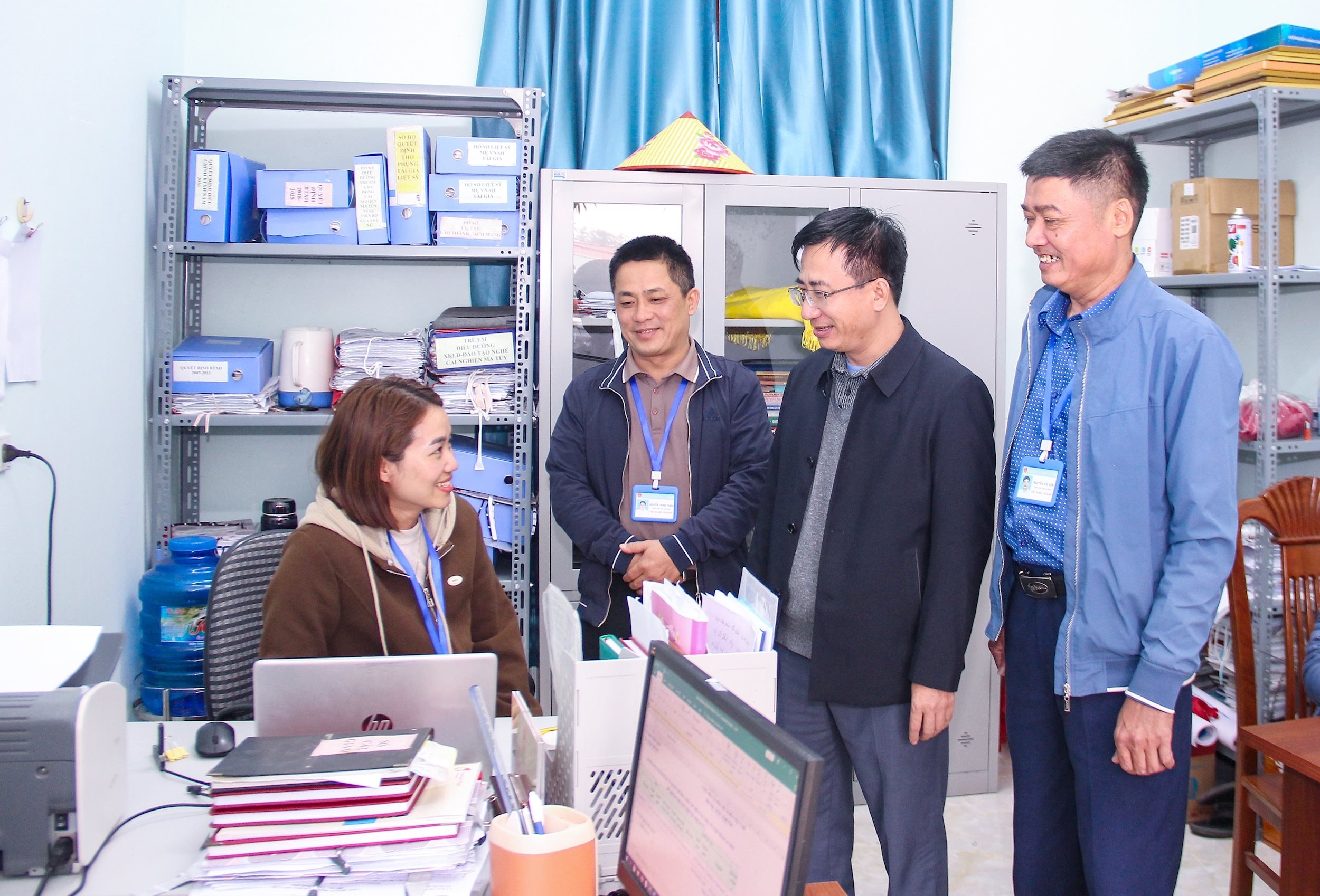 lanh-dao-huyen-thanh-chuong-kiem-tra-hoat-dong-cua-bo-may-sau-sap-nhap-tai-xa-xuan-duong.-anh-mai-hoa.jpg