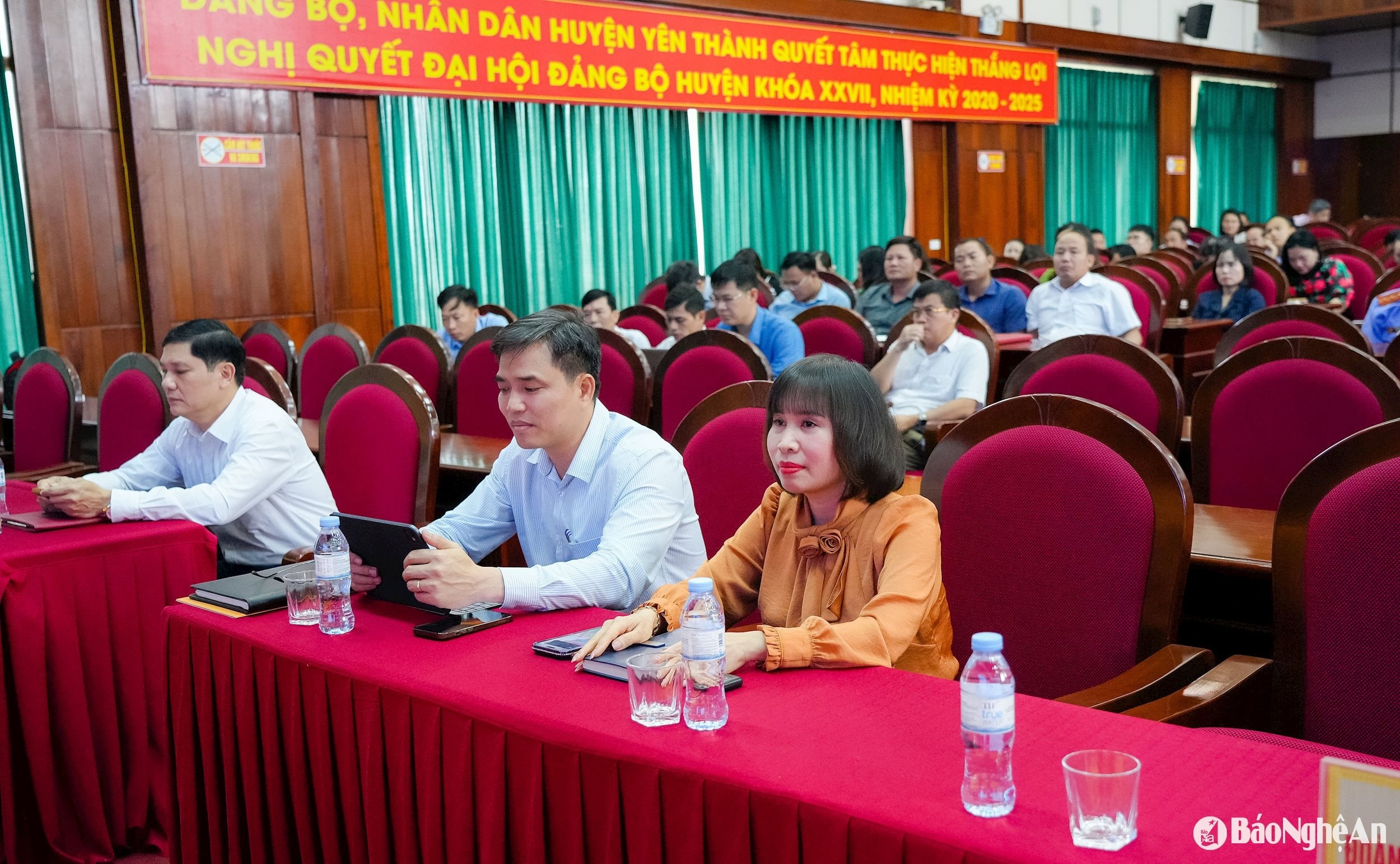bna_-can-bo-huyen.jpg