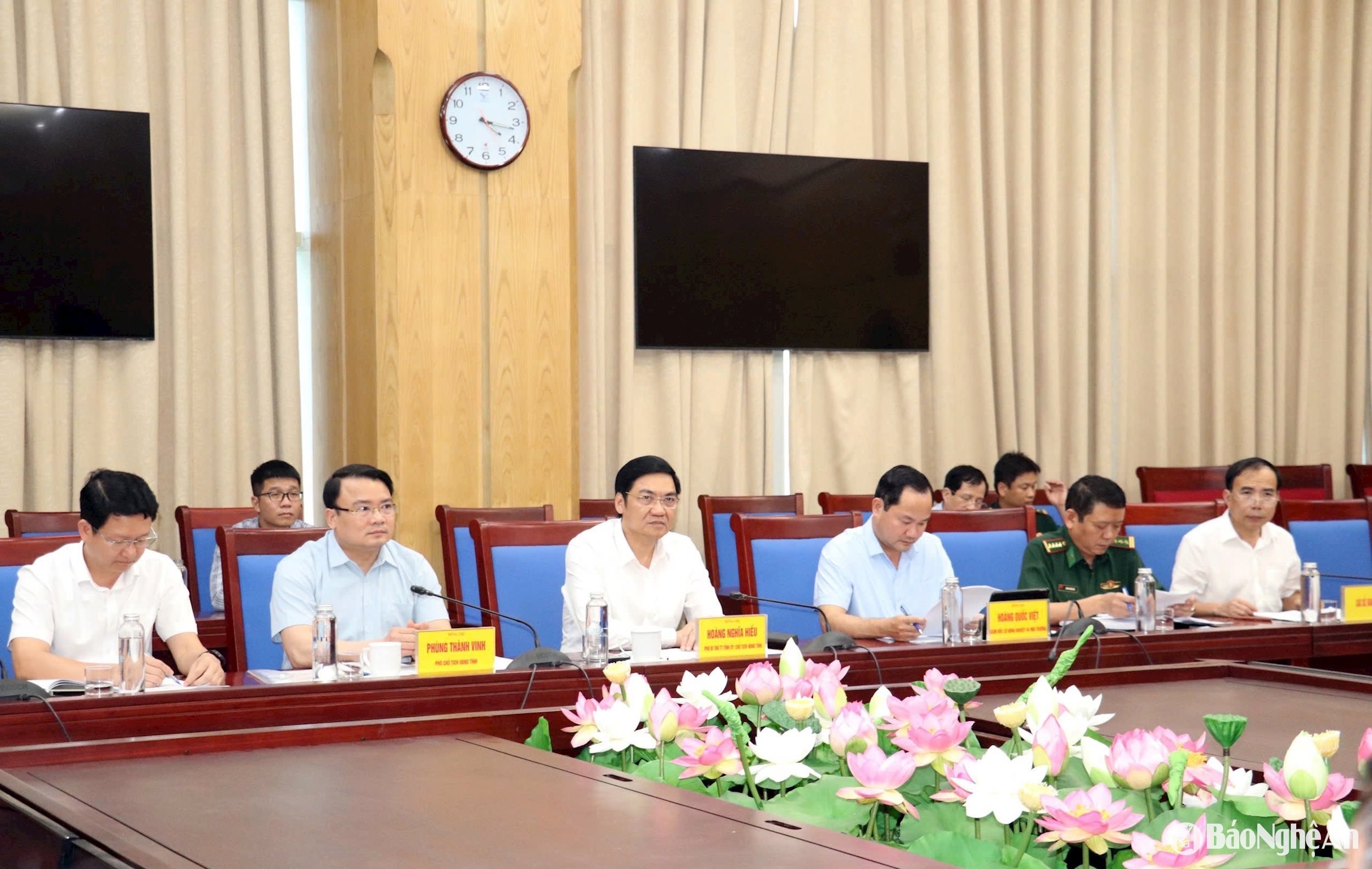 bna_-cac-dong-chi-lanh-dao-tinh-lam-viec-cung-doan-cong-tac.-anh-phu-huong.jpg
