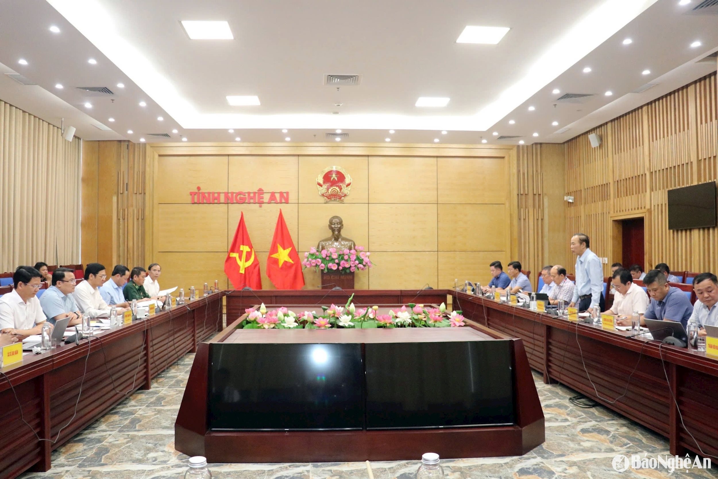 bna_-toan-canh-buoi-lam-viec.-anh-phu-huong.jpg