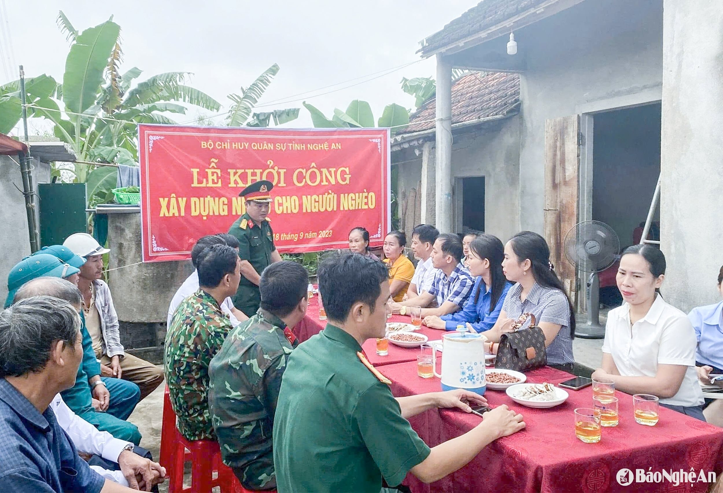 bna_-cac-luc-luong-phoi-hop-khoi-cong-lam-nha-o-cho-nguoi-ngheo-tai-thi-tran-huyen-nghia-dan.jpg